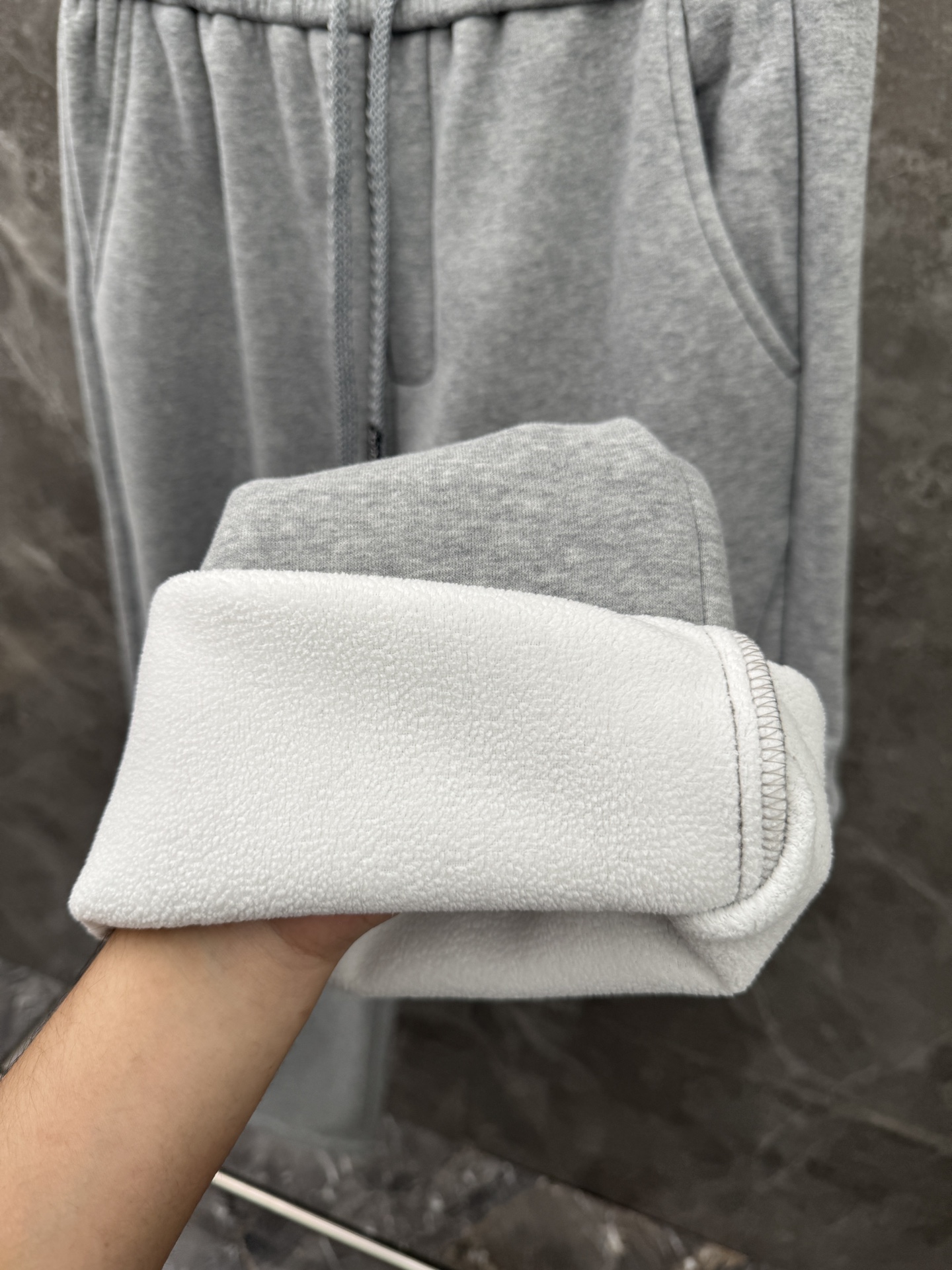 Acn🌈🌈新款休闲加绒直筒长裤，采用优质高定面料，面料丝滑挺括，内里羊绒底，上身足够吸睛且回头率爆棚！休