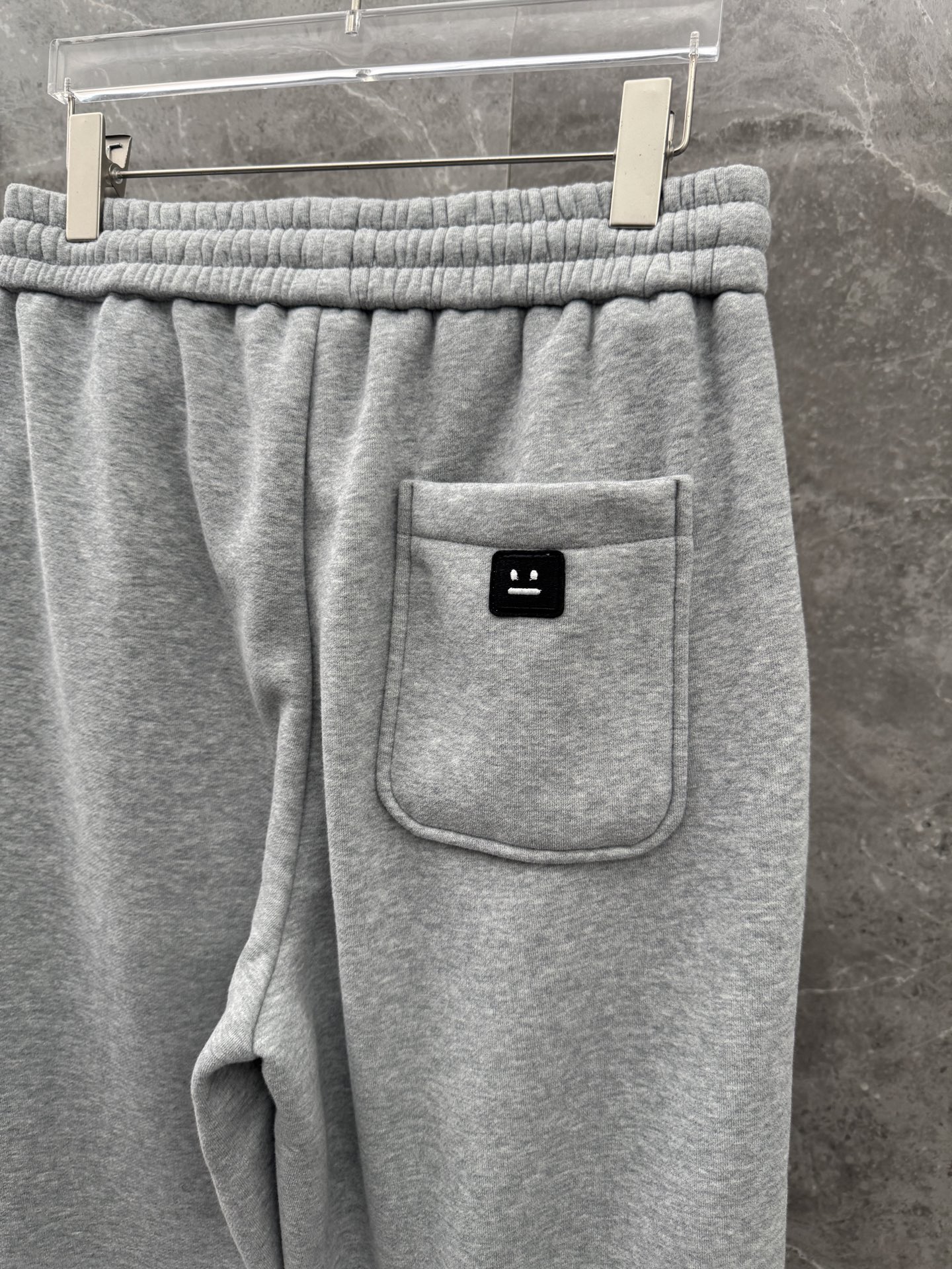 Acn🌈🌈新款休闲加绒直筒长裤，采用优质高定面料，面料丝滑挺括，内里羊绒底，上身足够吸睛且回头率爆棚！休