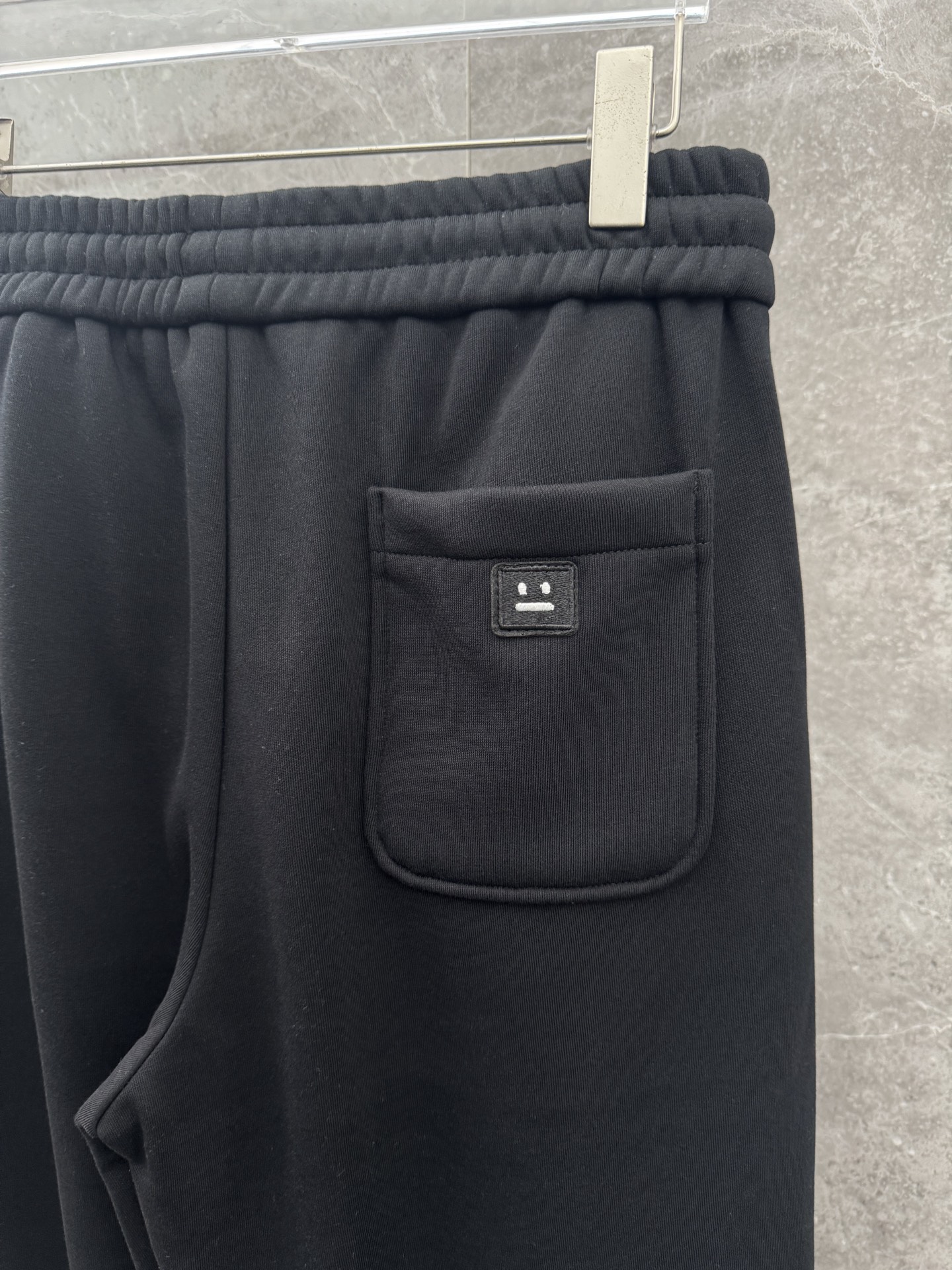 Acn🌈🌈新款休闲加绒直筒长裤，采用优质高定面料，面料丝滑挺括，内里羊绒底，上身足够吸睛且回头率爆棚！休