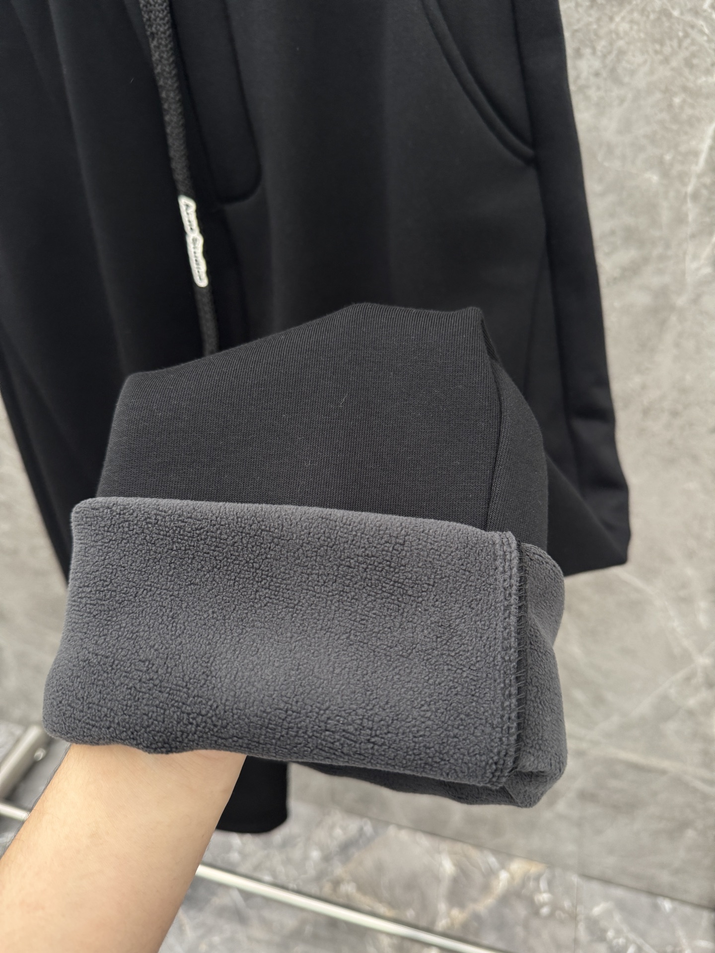 Acn🌈🌈新款休闲加绒直筒长裤，采用优质高定面料，面料丝滑挺括，内里羊绒底，上身足够吸睛且回头率爆棚！休