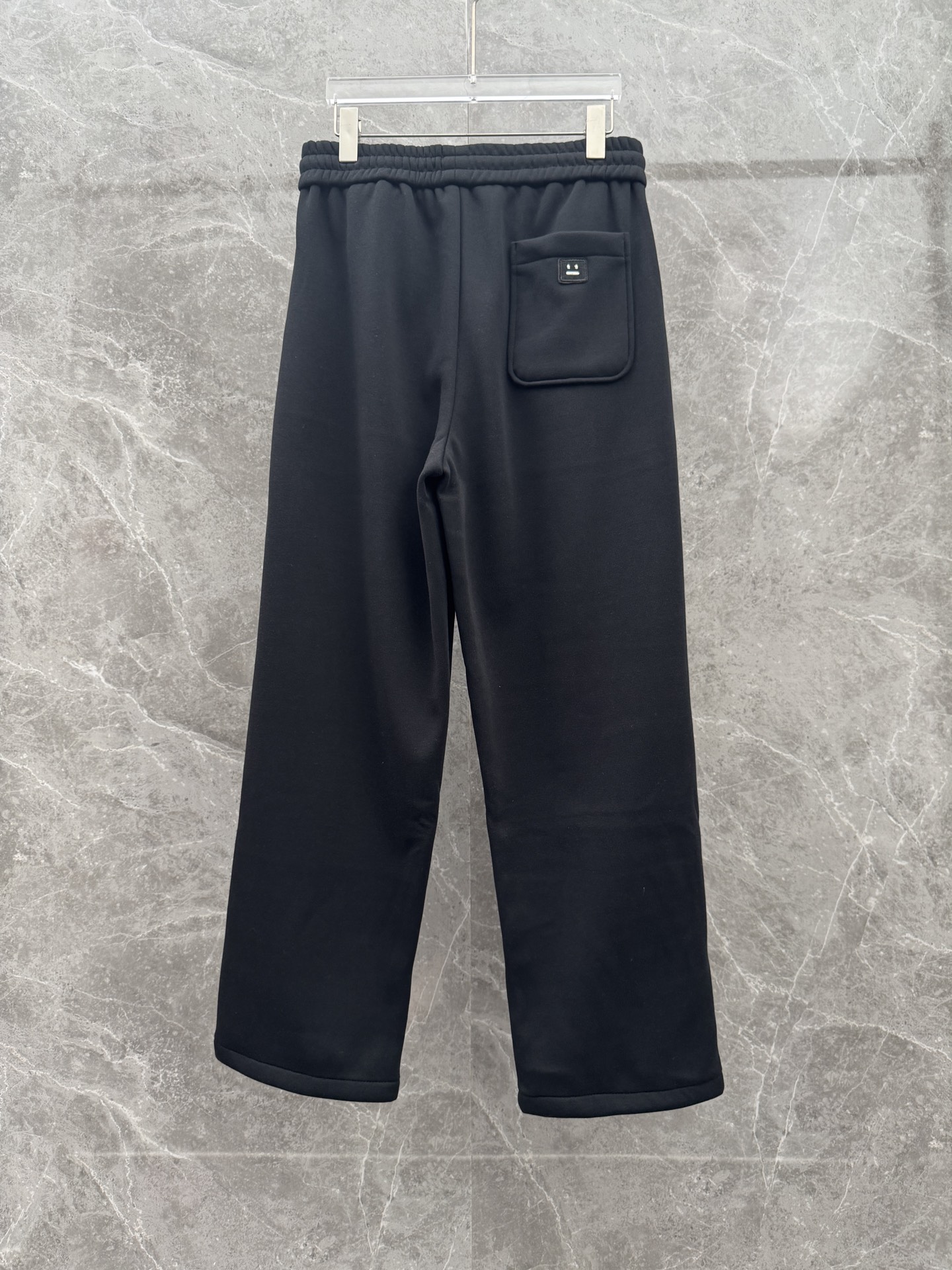 Acn🌈🌈新款休闲加绒直筒长裤，采用优质高定面料，面料丝滑挺括，内里羊绒底，上身足够吸睛且回头率爆棚！休