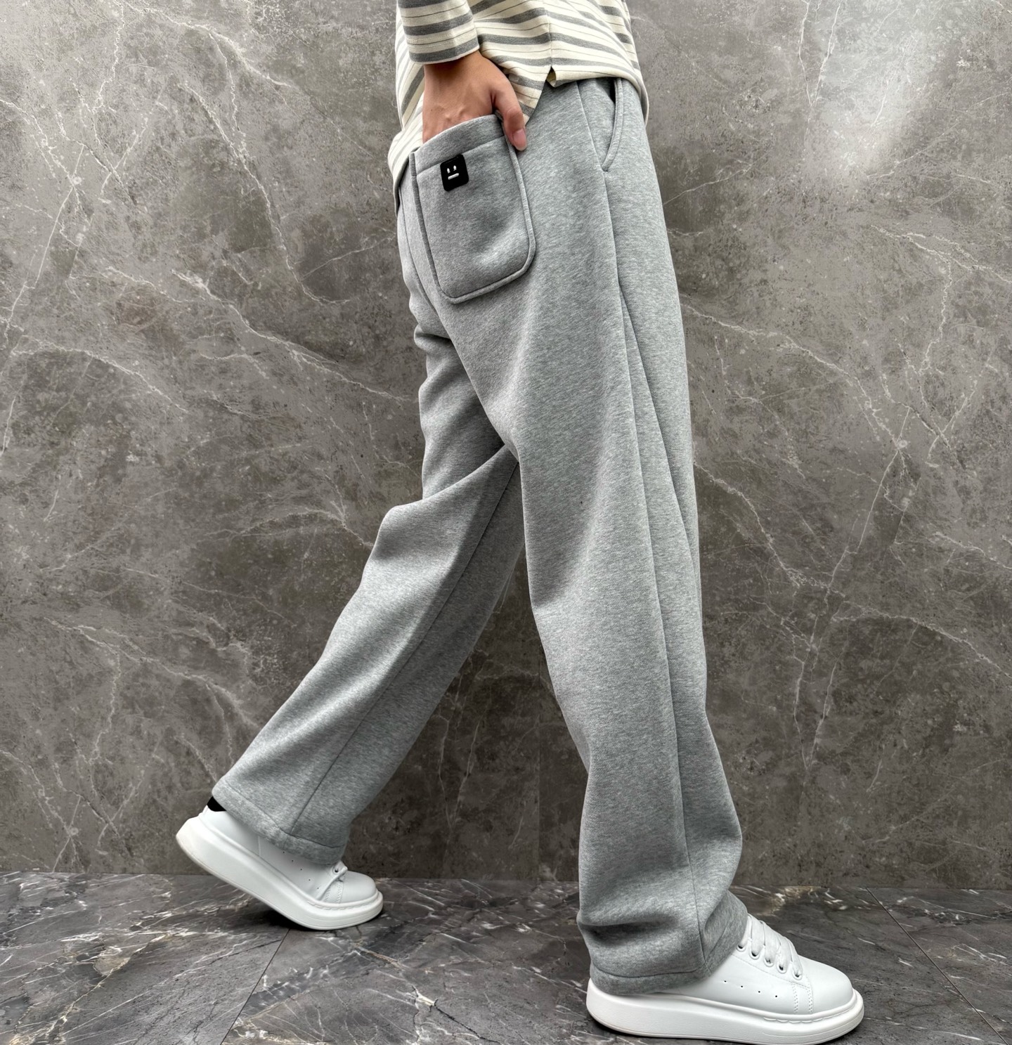 Acn🌈🌈新款休闲加绒直筒长裤，采用优质高定面料，面料丝滑挺括，内里羊绒底，上身足够吸睛且回头率爆棚！休