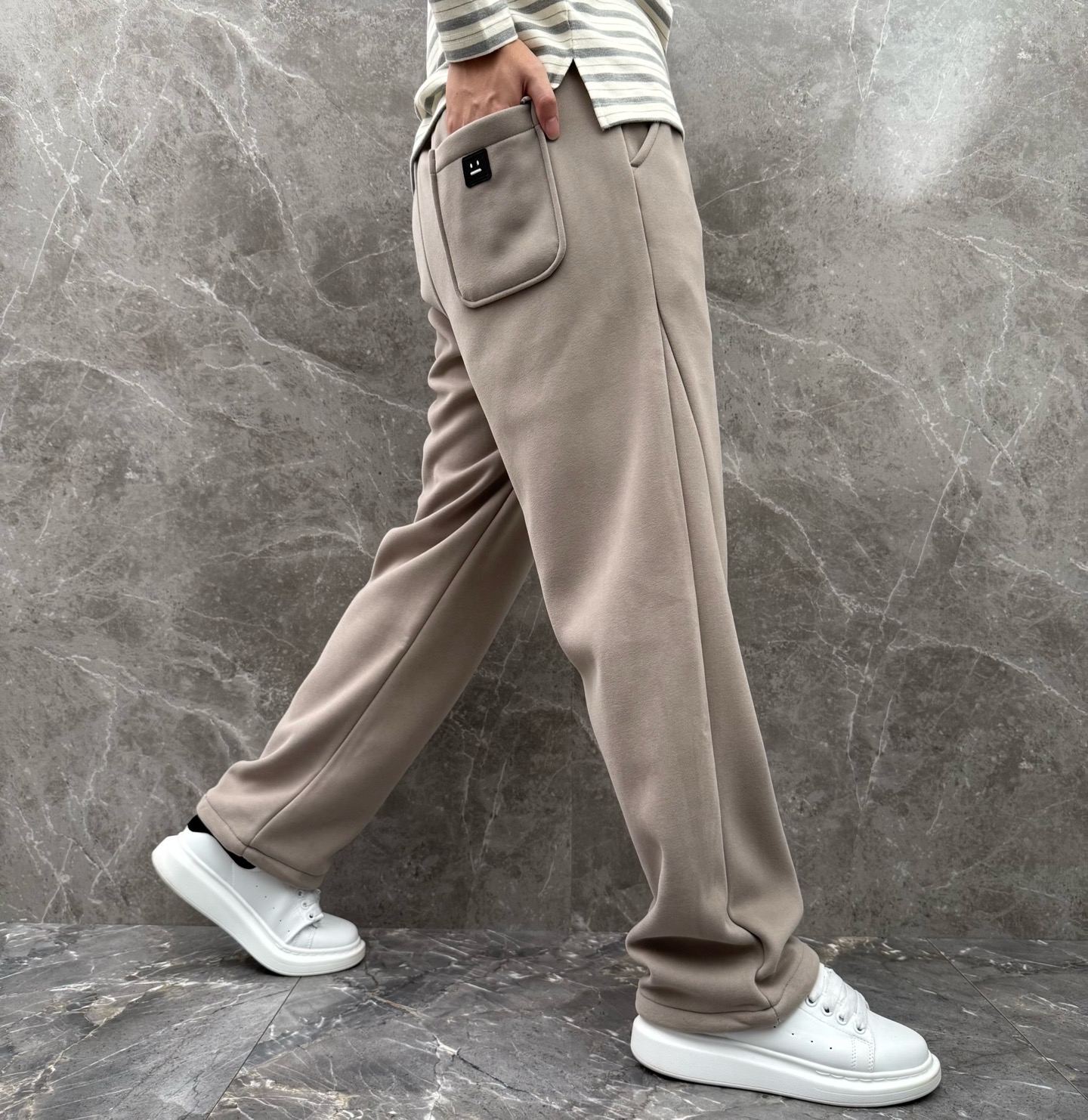 Acn🌈🌈新款休闲加绒直筒长裤，采用优质高定面料，面料丝滑挺括，内里羊绒底，上身足够吸睛且回头率爆棚！休