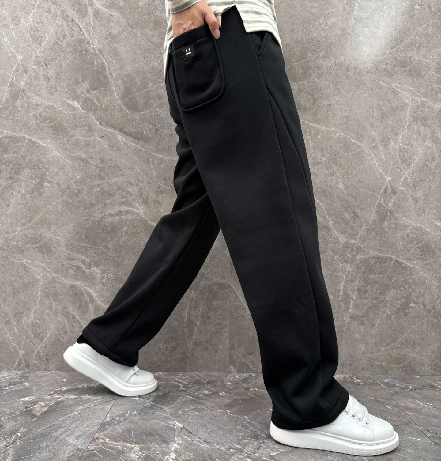 Acn🌈🌈新款休闲加绒直筒长裤，采用优质高定面料，面料丝滑挺括，内里羊绒底，上身足够吸睛且回头率爆棚！休