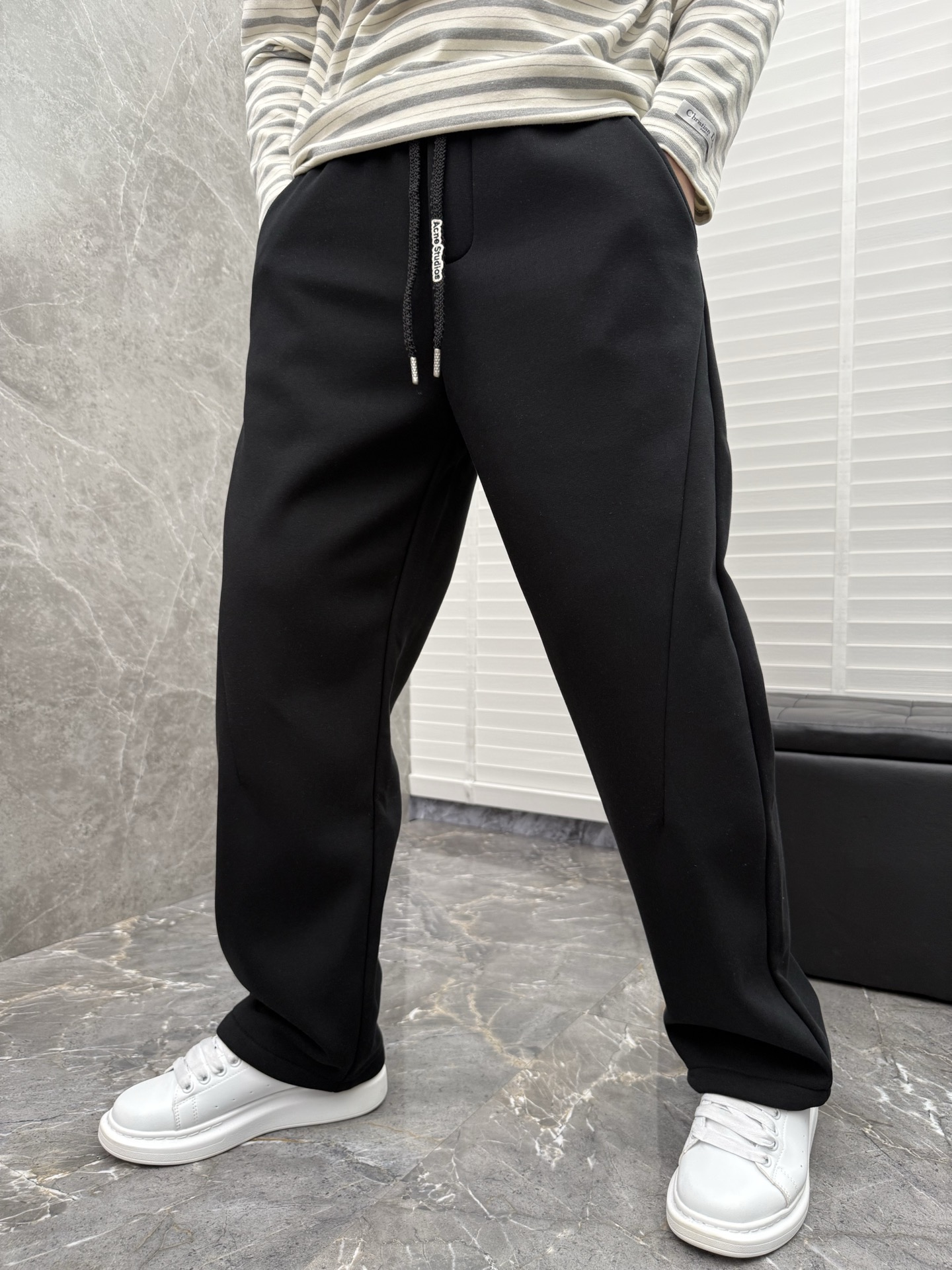 Acn🌈🌈新款休闲加绒直筒长裤，采用优质高定面料，面料丝滑挺括，内里羊绒底，上身足够吸睛且回头率爆棚！休