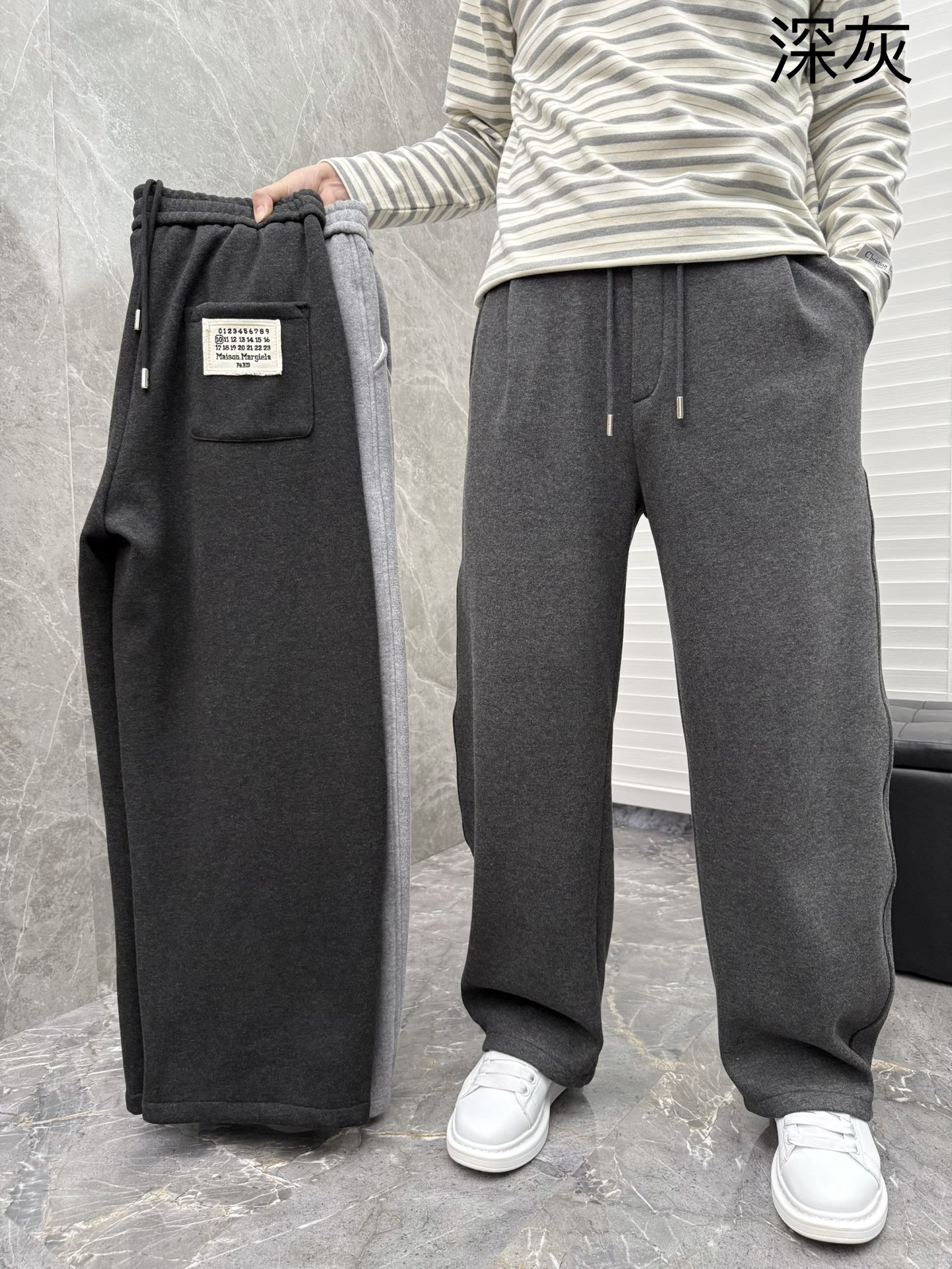 马吉拉🌈🌈新款加绒长裤，香港洋行渠道货，高级优质羊绒面料，绒面内里，细腻柔软程度非同一般。皮革标识增添看