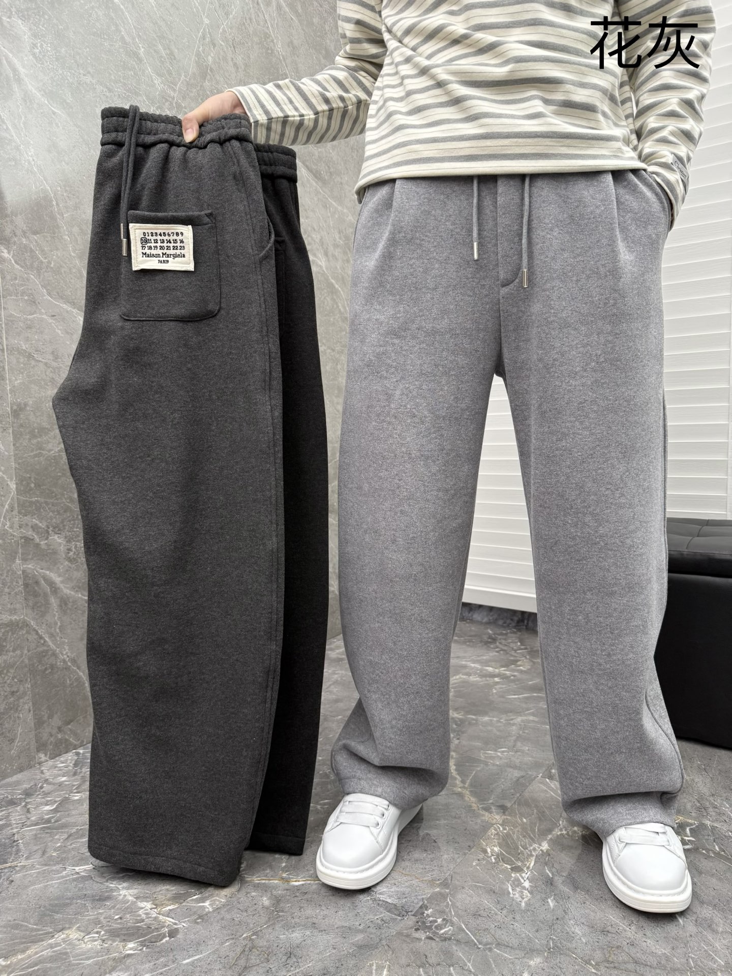 马吉拉🌈🌈新款加绒长裤，香港洋行渠道货，高级优质羊绒面料，绒面内里，细腻柔软程度非同一般。皮革标识增添看