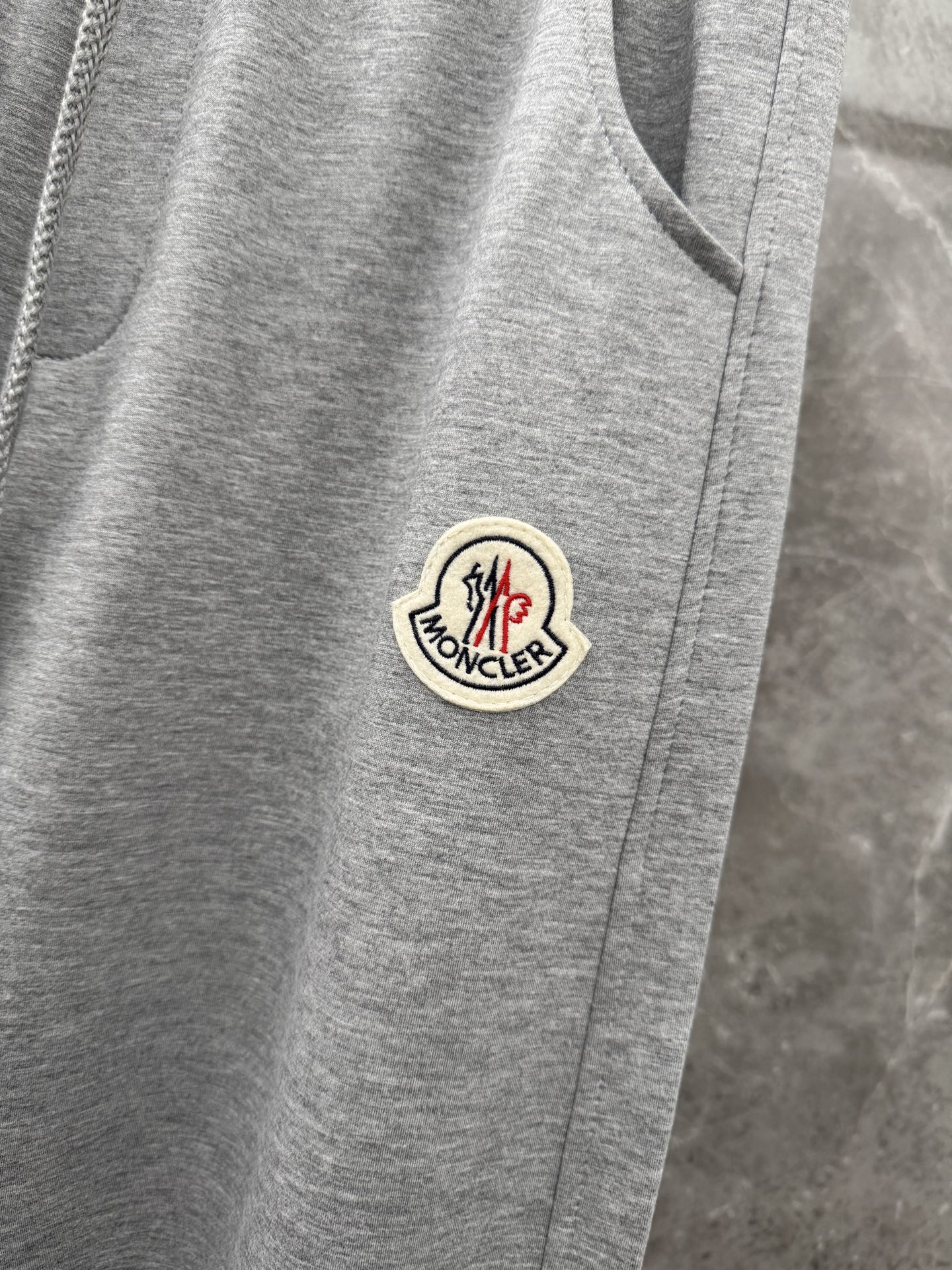 蒙口🌈🌈新款休闲长裤！采用高定优质面料，亲肤舒适细腻，久穿不变形不起皱，耐穿性能强。腰部松紧带抽绳设计，