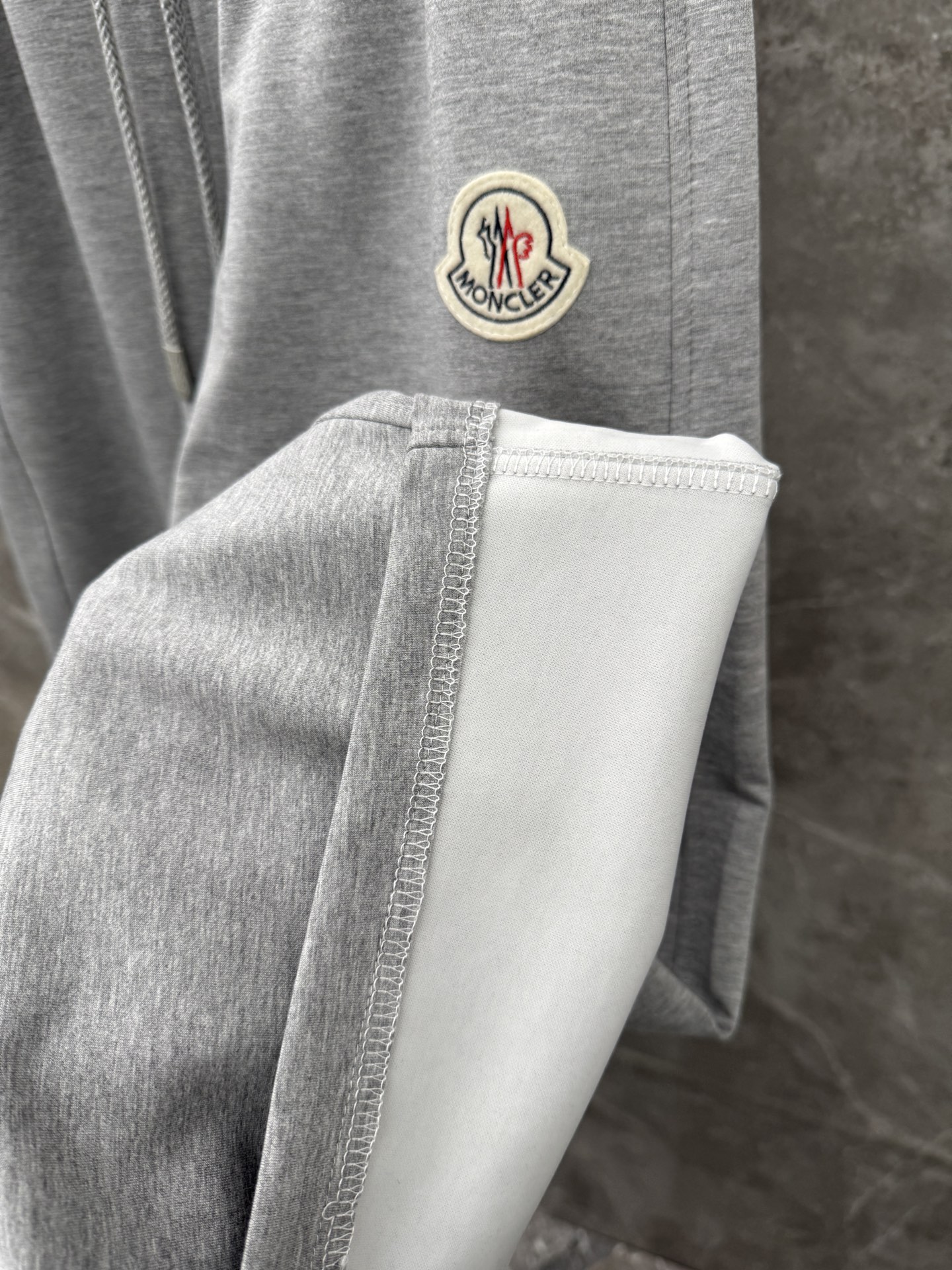 蒙口🌈🌈新款休闲长裤！采用高定优质面料，亲肤舒适细腻，久穿不变形不起皱，耐穿性能强。腰部松紧带抽绳设计，