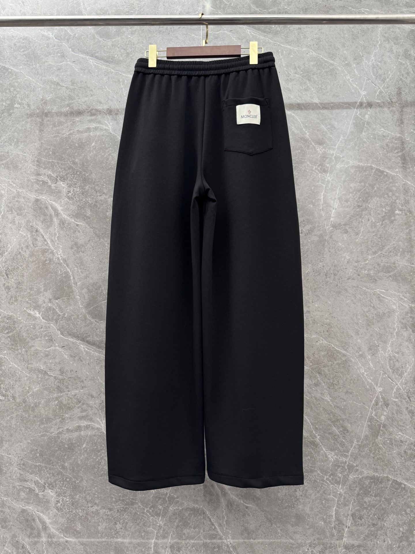 蒙口🌈🌈新款休闲长裤！采用高定优质面料，亲肤舒适细腻，久穿不变形不起皱，耐穿性能强。腰部松紧带抽绳设计，