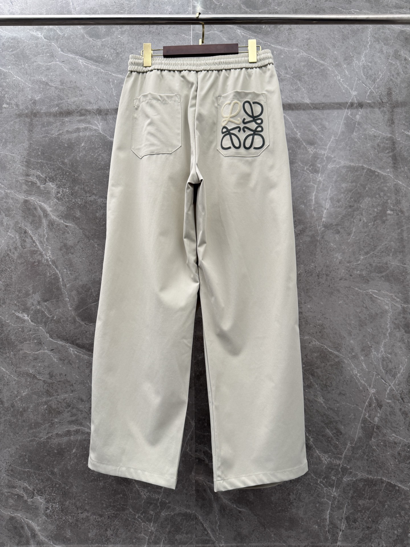 罗意威🌈🌈新款经典高定新款工装裤，采用梭织面料，超级亲肤舒适，面料超绝，工装口袋设计，上身效果超级帅气！