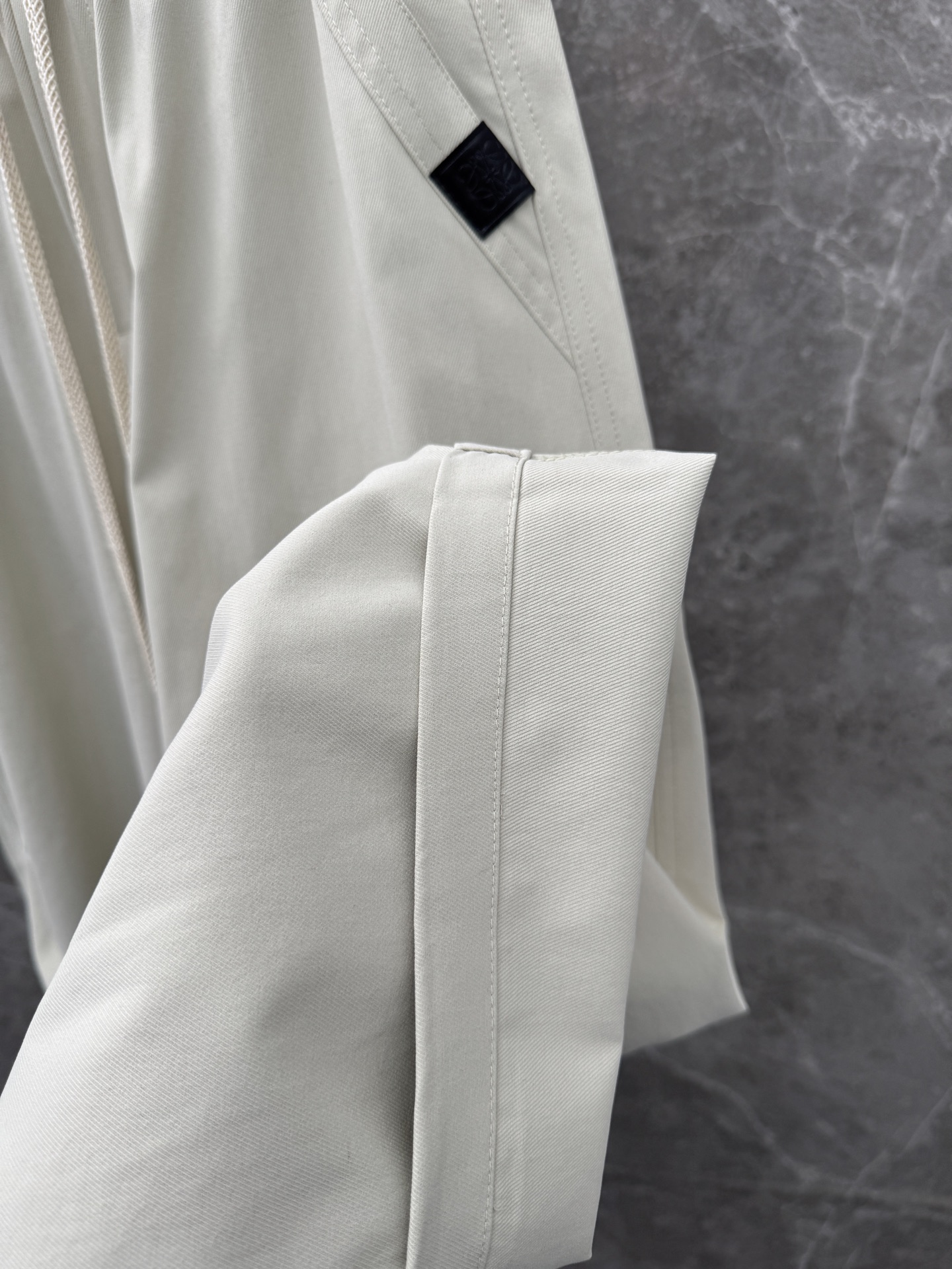 罗意威🌈🌈新款经典高定新款工装裤，采用梭织面料，超级亲肤舒适，面料超绝，工装口袋设计，上身效果超级帅气！