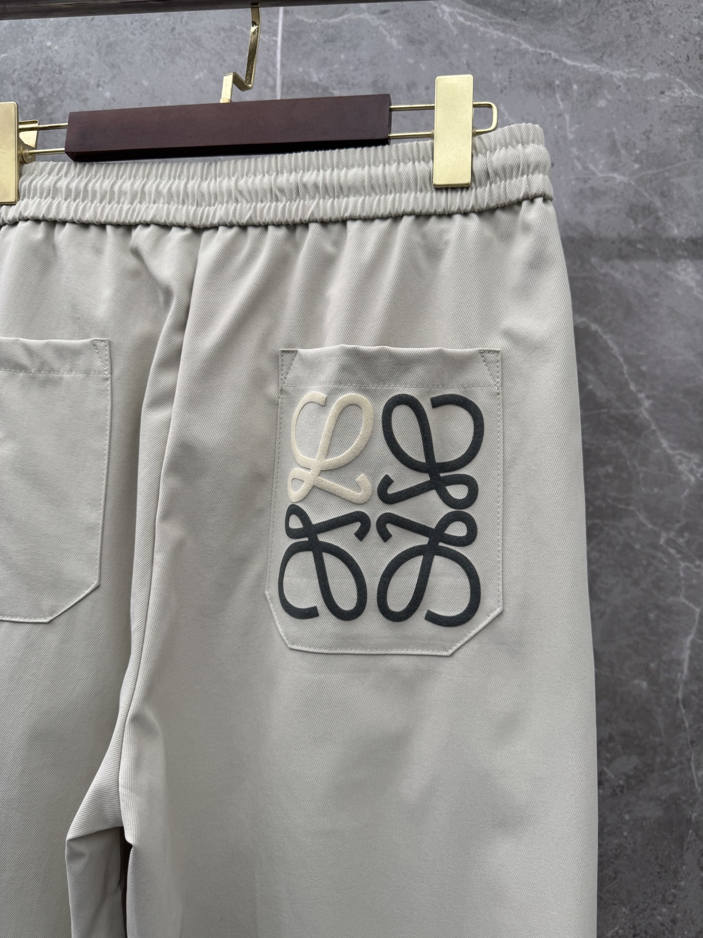 罗意威🌈🌈新款经典高定新款工装裤，采用梭织面料，超级亲肤舒适，面料超绝，工装口袋设计，上身效果超级帅气！