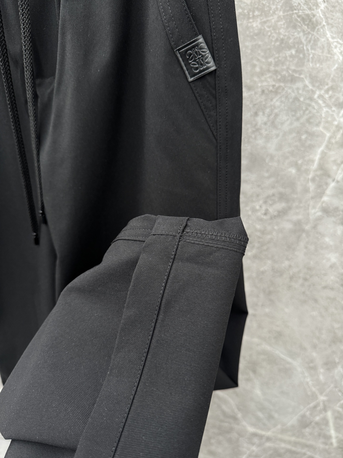 罗意威🌈🌈新款经典高定新款工装裤，采用梭织面料，超级亲肤舒适，面料超绝，工装口袋设计，上身效果超级帅气！