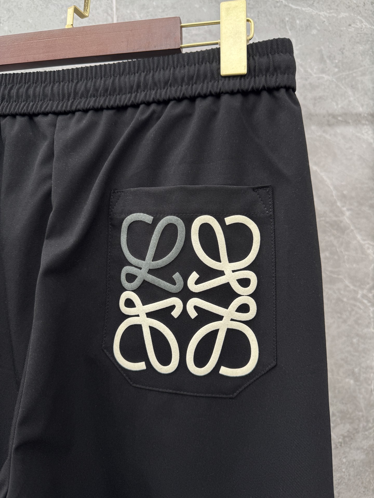 罗意威🌈🌈新款经典高定新款工装裤，采用梭织面料，超级亲肤舒适，面料超绝，工装口袋设计，上身效果超级帅气！