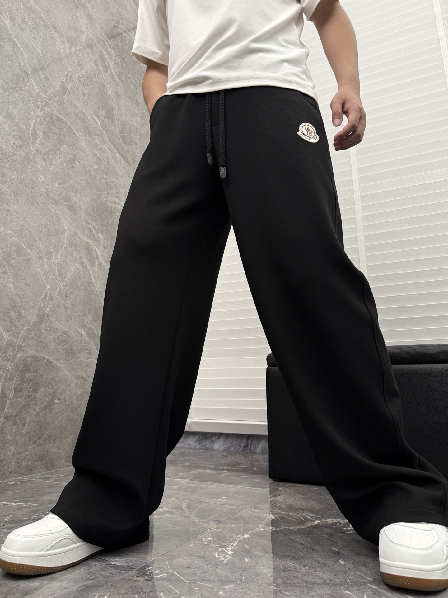 蒙口🌈🌈新款休闲长裤！采用高定优质面料，亲肤舒适细腻，久穿不变形不起皱，耐穿性能强。腰部松紧带抽绳设计，