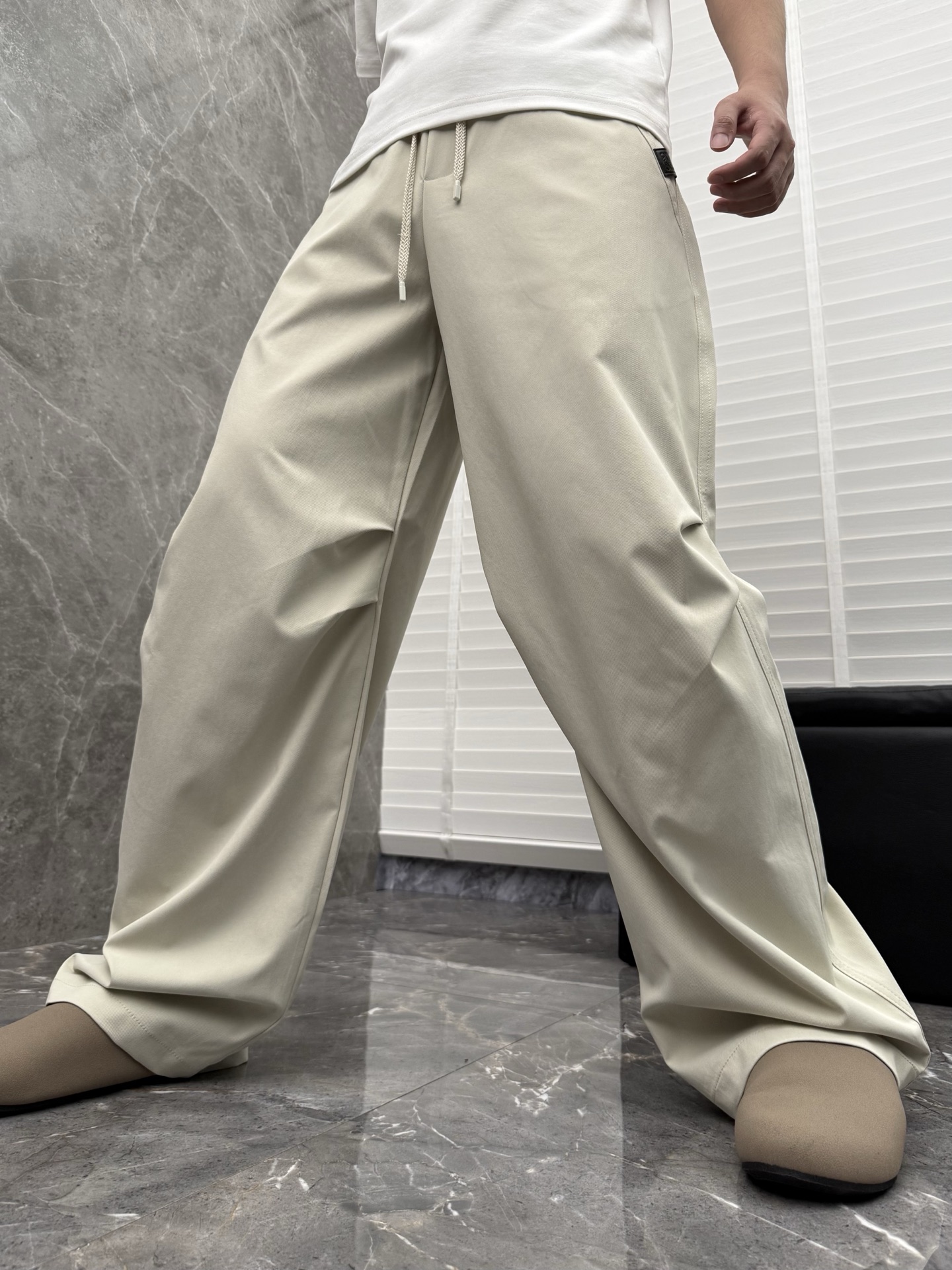 罗意威🌈🌈新款经典高定新款工装裤，采用梭织面料，超级亲肤舒适，面料超绝，工装口袋设计，上身效果超级帅气！