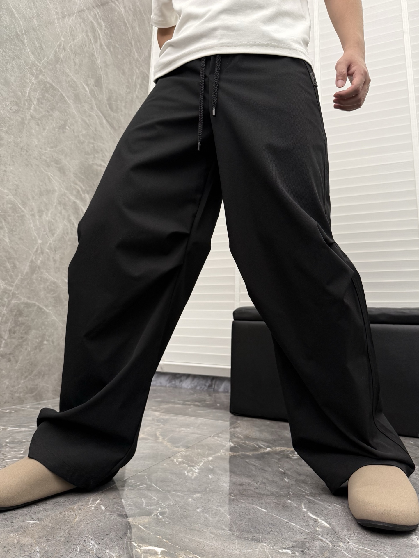 罗意威🌈🌈新款经典高定新款工装裤，采用梭织面料，超级亲肤舒适，面料超绝，工装口袋设计，上身效果超级帅气！