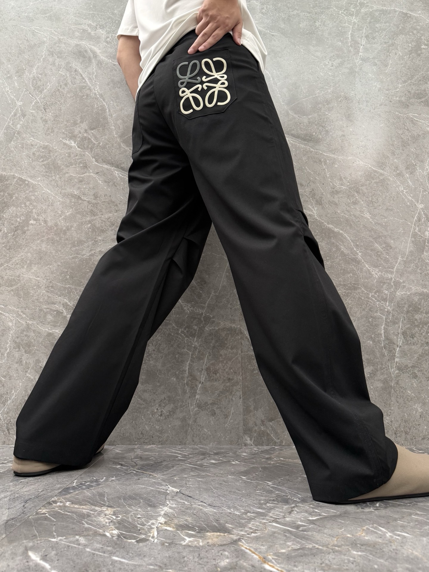 罗意威🌈🌈新款经典高定新款工装裤，采用梭织面料，超级亲肤舒适，面料超绝，工装口袋设计，上身效果超级帅气！