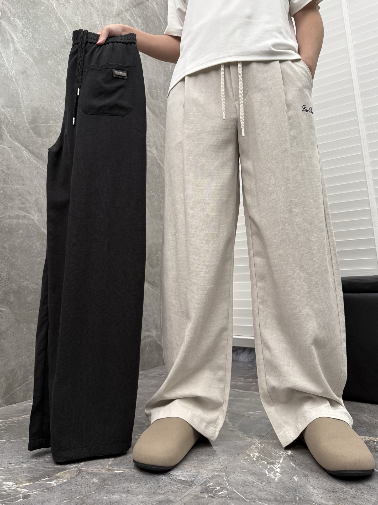 Loro Piana🌈🌈新款天丝休闲裤，采用醋酸天丝面料打造，舒适轻肤软糯，非常有垂感不显臃肿。前面植绒