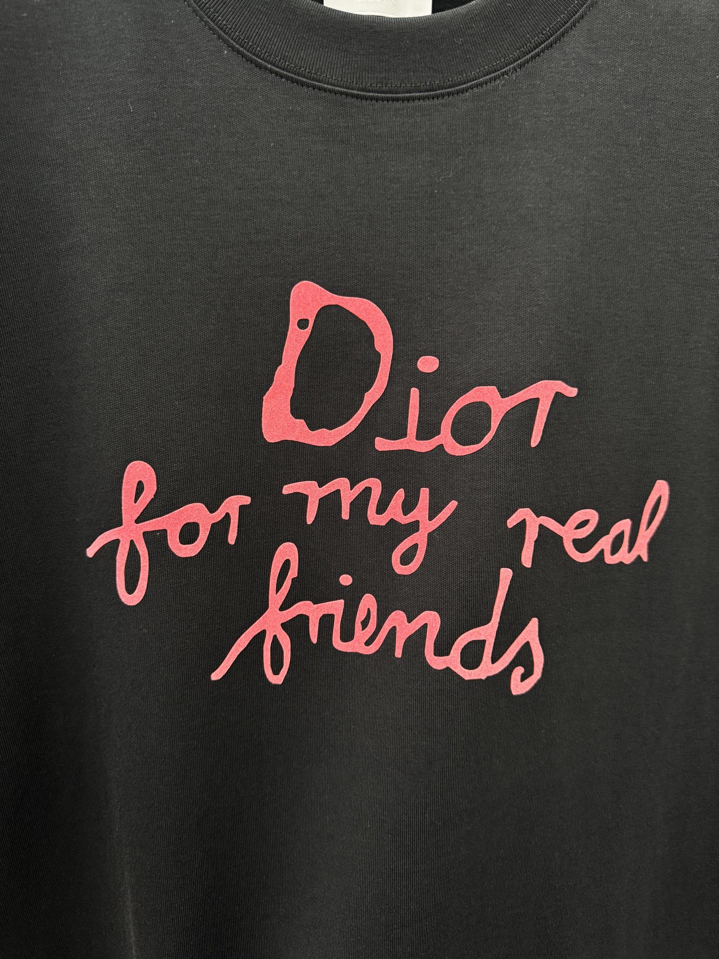迪奥🌈🌈26年新款短袖，定制原版顶级棉面料，前印胶植绒logo点缀，颜色鲜艳夺目，上身有型，单穿，男女同