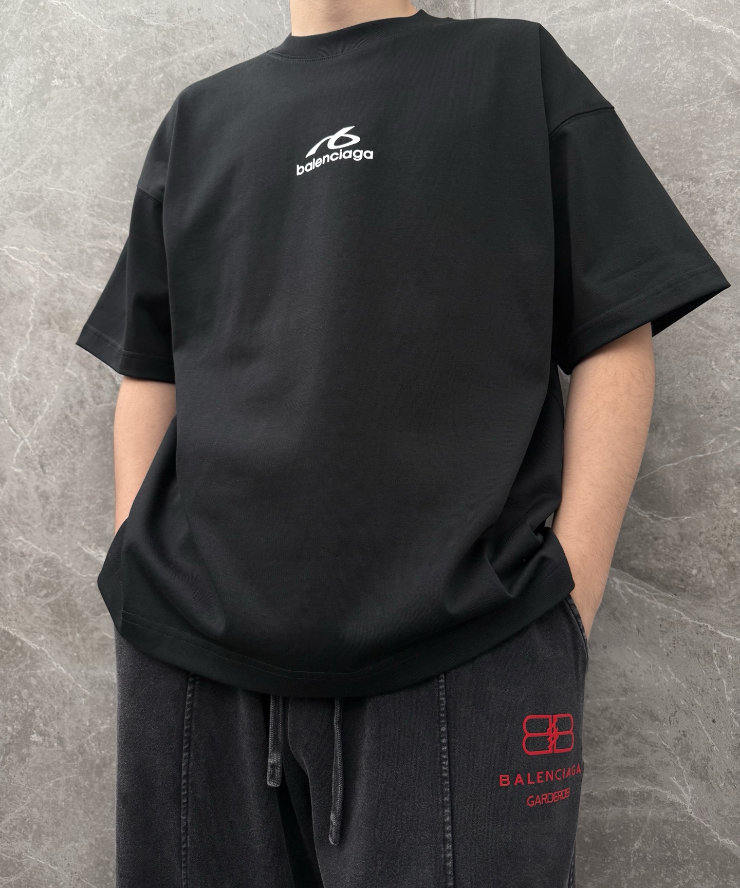 巴黎🌈🌈26年新款短袖，定制原版顶级棉面料，前后印胶logo点缀，颜色鲜艳夺目，上身有型，单穿，男女同款