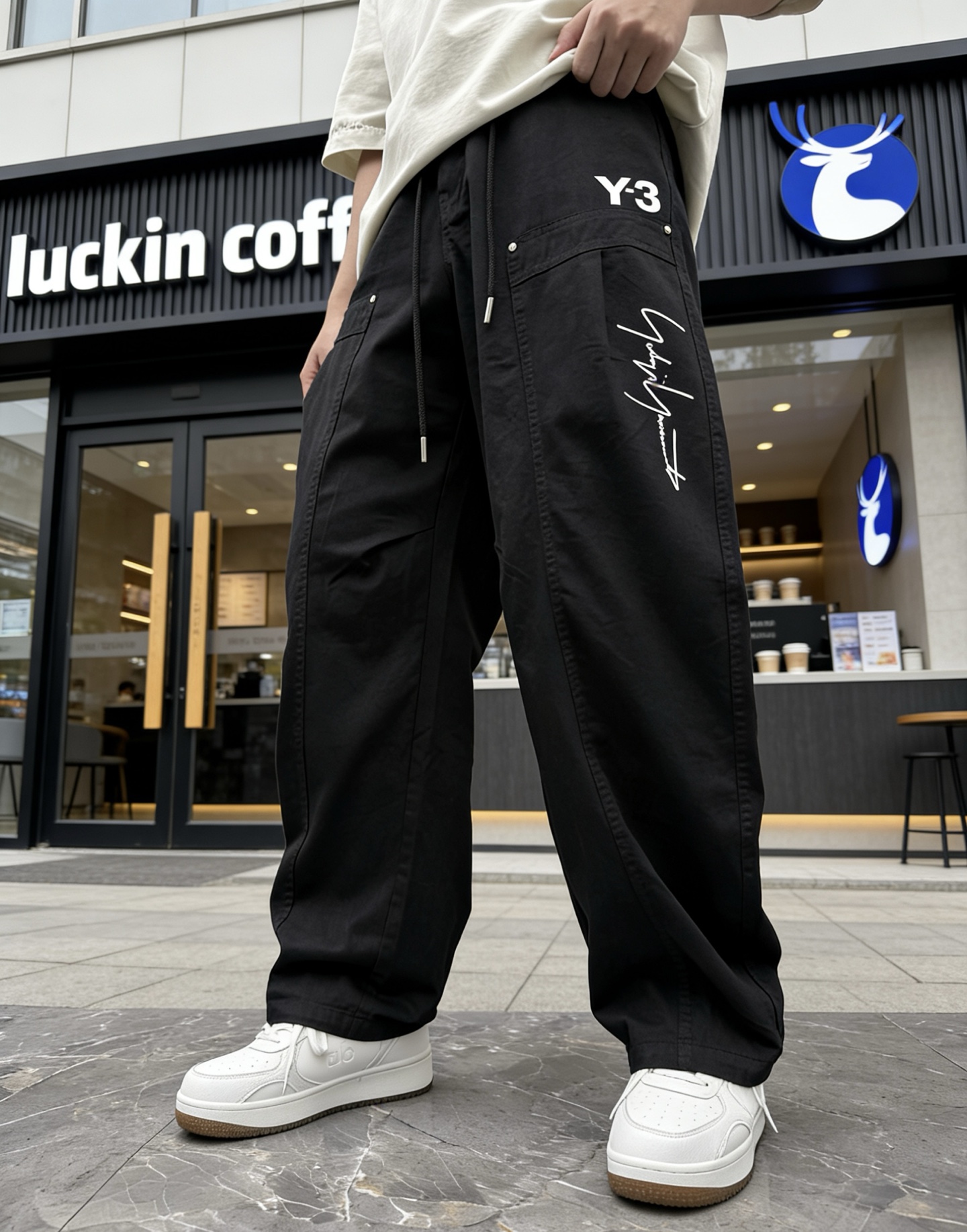 Y3🌈🌈新款春夏休闲裤，进口高定面料，logo签名细节拉满，宽松版型 抽绳松紧腰，面料舒服 穿很合适，不