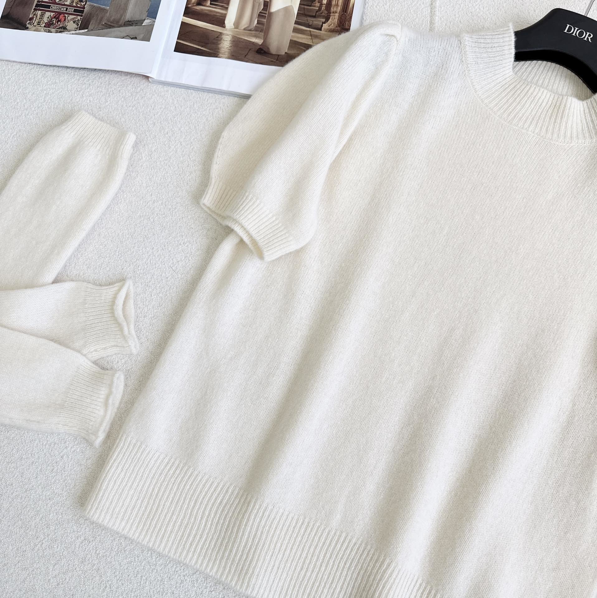 优雅LadyCD24Ss早春最新款简约优雅气质泡泡袖针织衫白富美必入款显瘦显白显气质很推荐谁穿都好看的款