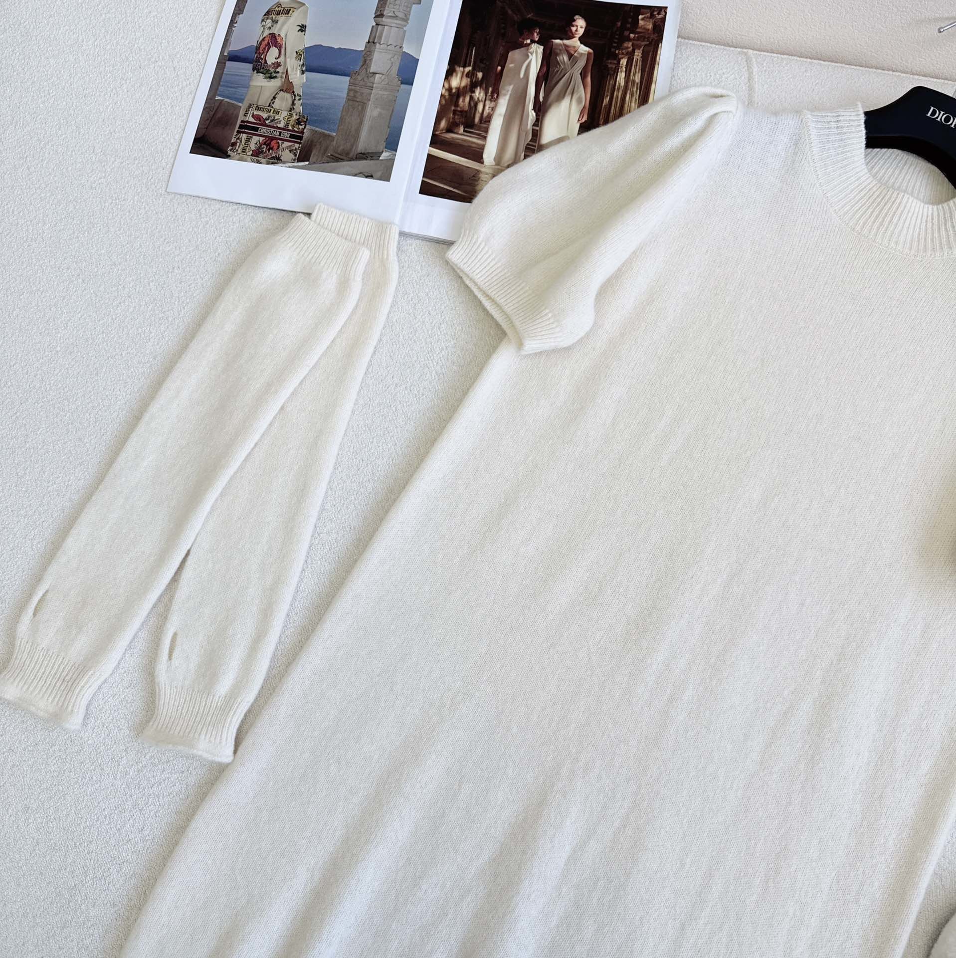 优雅LadyCD24Ss早春最新款简约优雅气质泡泡袖针织连衣裙白富美必入款显瘦显白显气质很推荐谁穿都好看