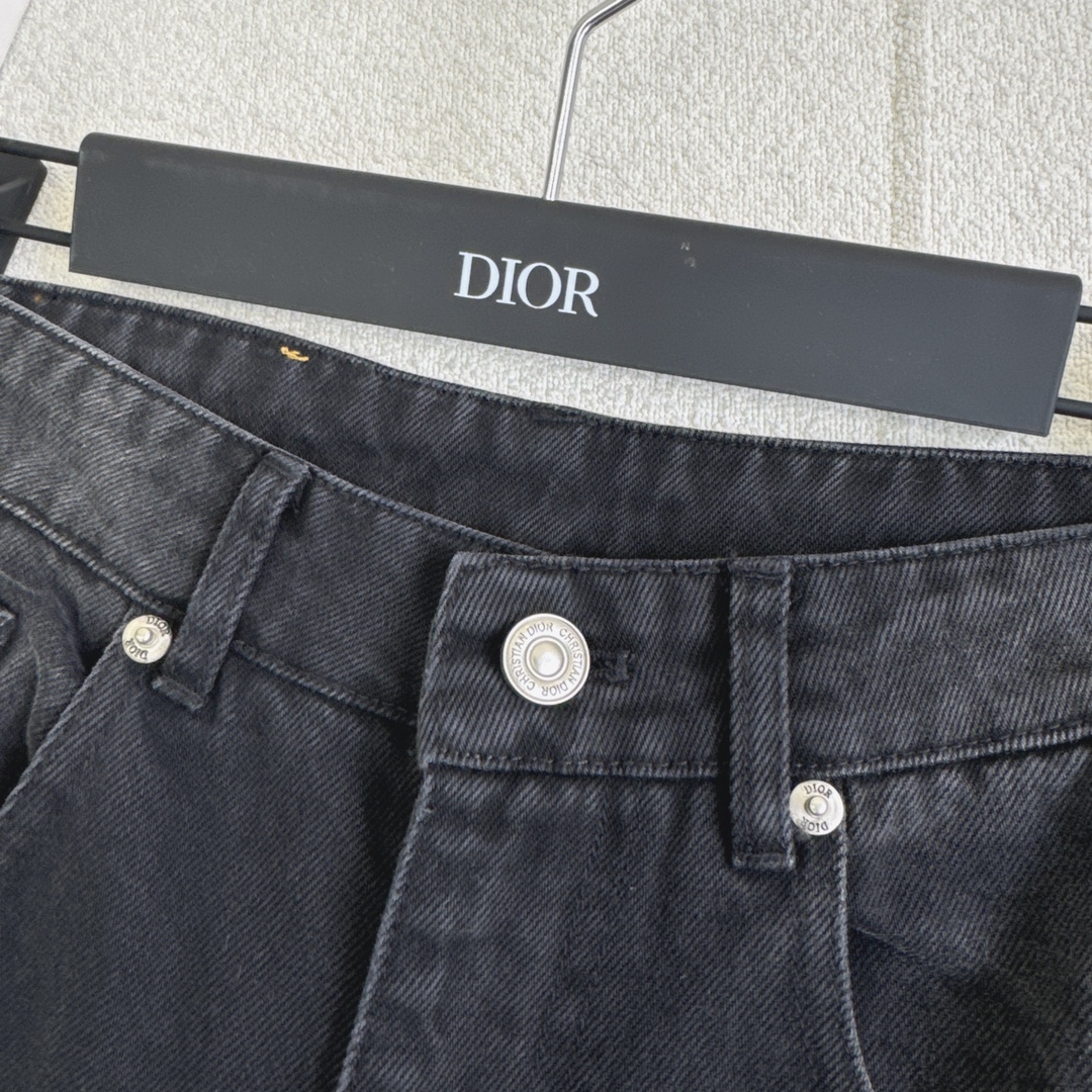 特价🉐️ ❗️现货齐码❗️不退不换❗️百搭神器 CD ———春夏最新款logo刺绣装饰卷边直筒牛仔裤🖤各