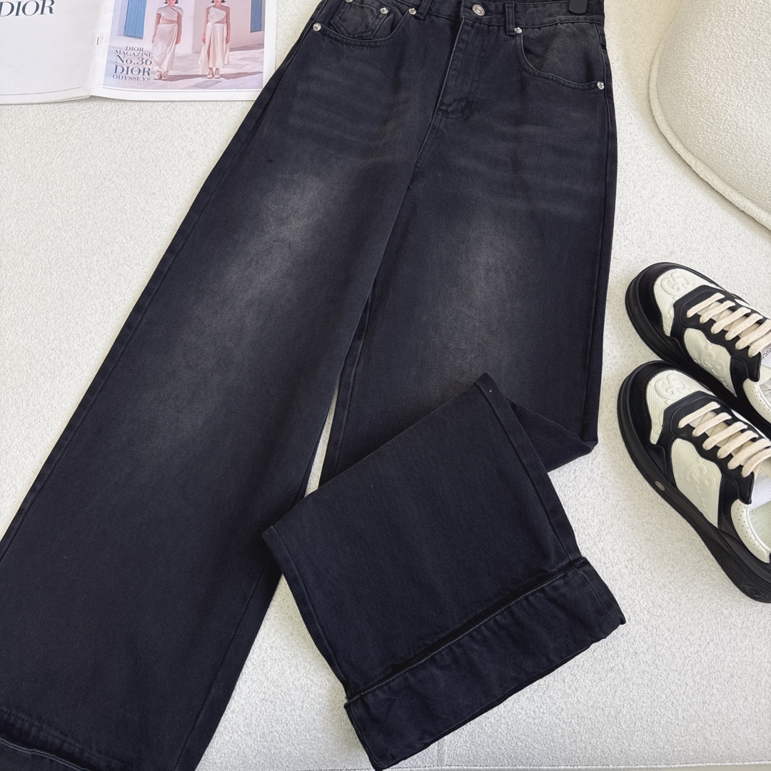 特价🉐️ ❗️现货齐码❗️不退不换❗️百搭神器 CD ———春夏最新款logo刺绣装饰卷边直筒牛仔裤🖤各