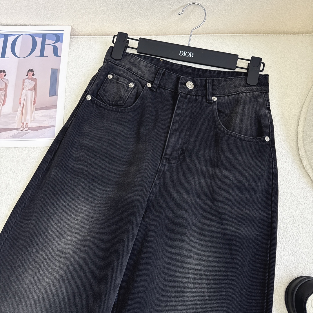 特价🉐️ ❗️现货齐码❗️不退不换❗️百搭神器 CD ———春夏最新款logo刺绣装饰卷边直筒牛仔裤🖤各