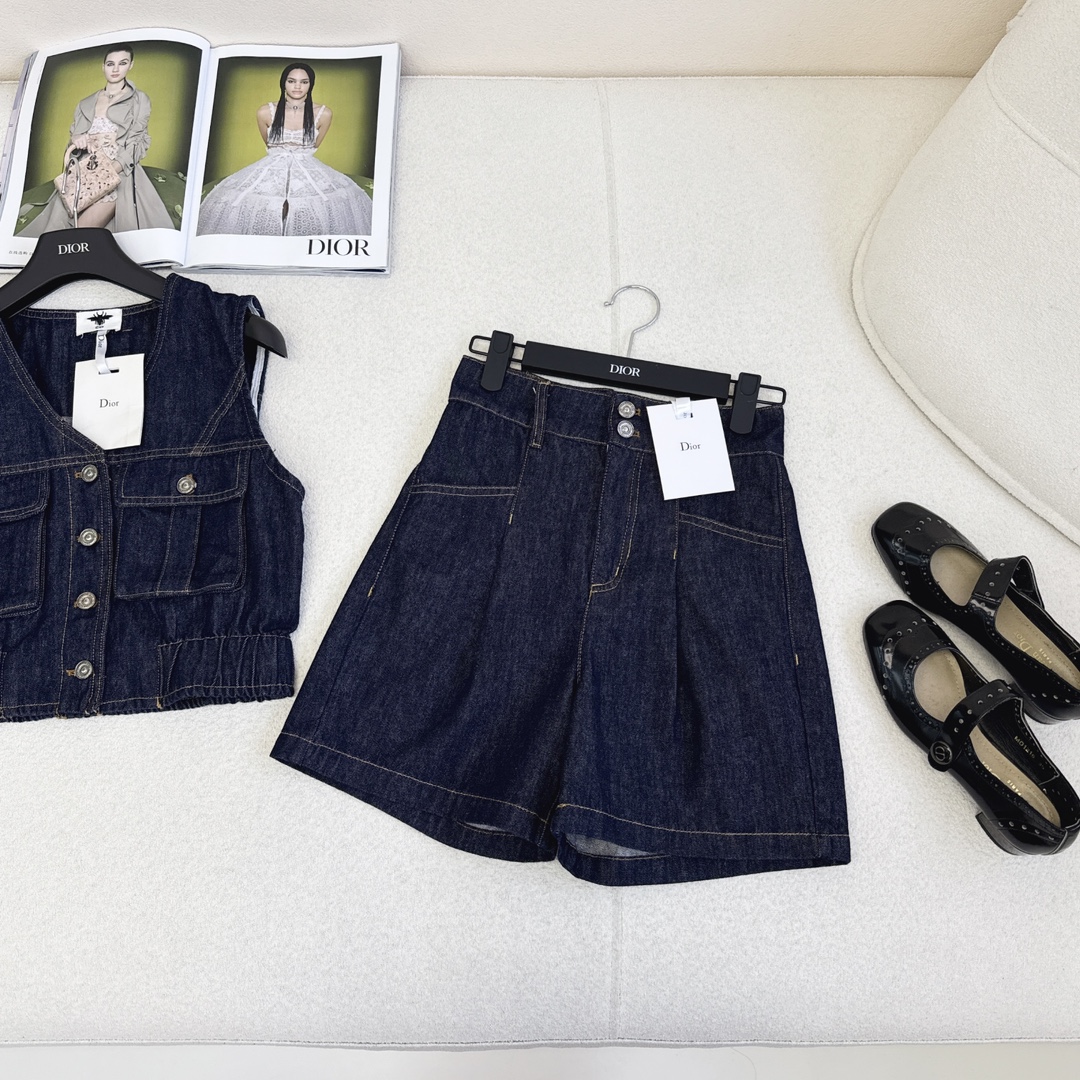 特价🉐️❗️SM❗️不退不换❗️时髦单品 CD 🌾———春夏最新款牛仔一系列单品 💙 小短款马甲+短裤+