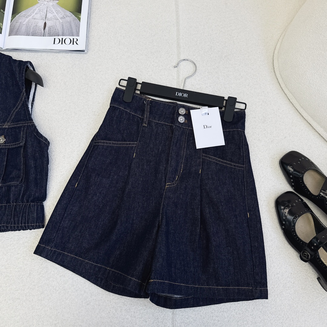 特价🉐️❗️SM❗️不退不换❗️时髦单品 CD 🌾———春夏最新款牛仔一系列单品 💙 小短款马甲+短裤+