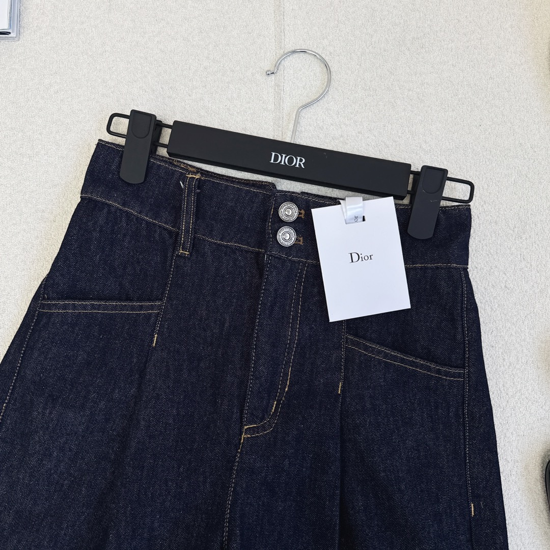 特价🉐️❗️SM❗️不退不换❗️时髦单品 CD 🌾———春夏最新款牛仔一系列单品 💙 小短款马甲+短裤+