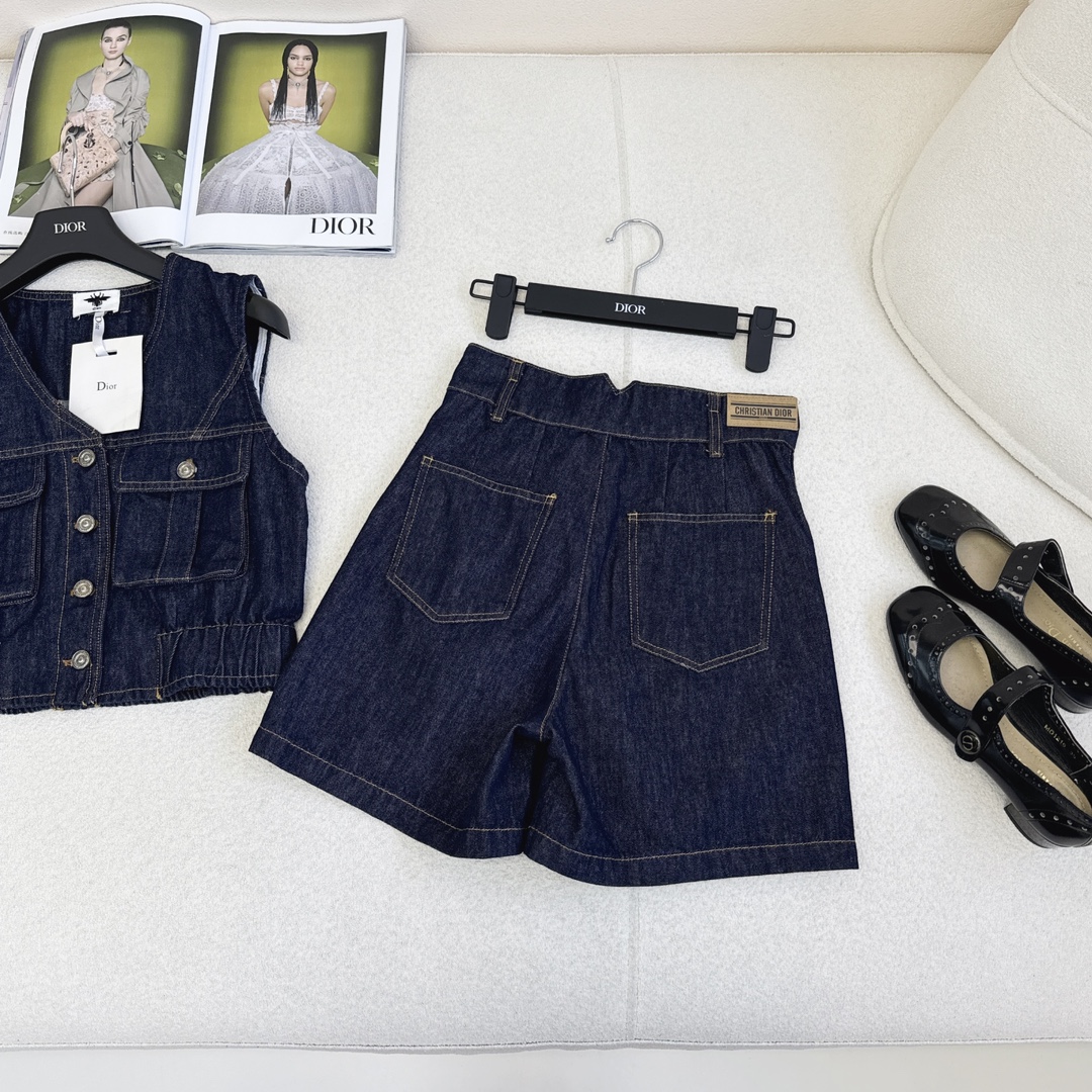 特价🉐️❗️SM❗️不退不换❗️时髦单品 CD 🌾———春夏最新款牛仔一系列单品 💙 小短款马甲+短裤+