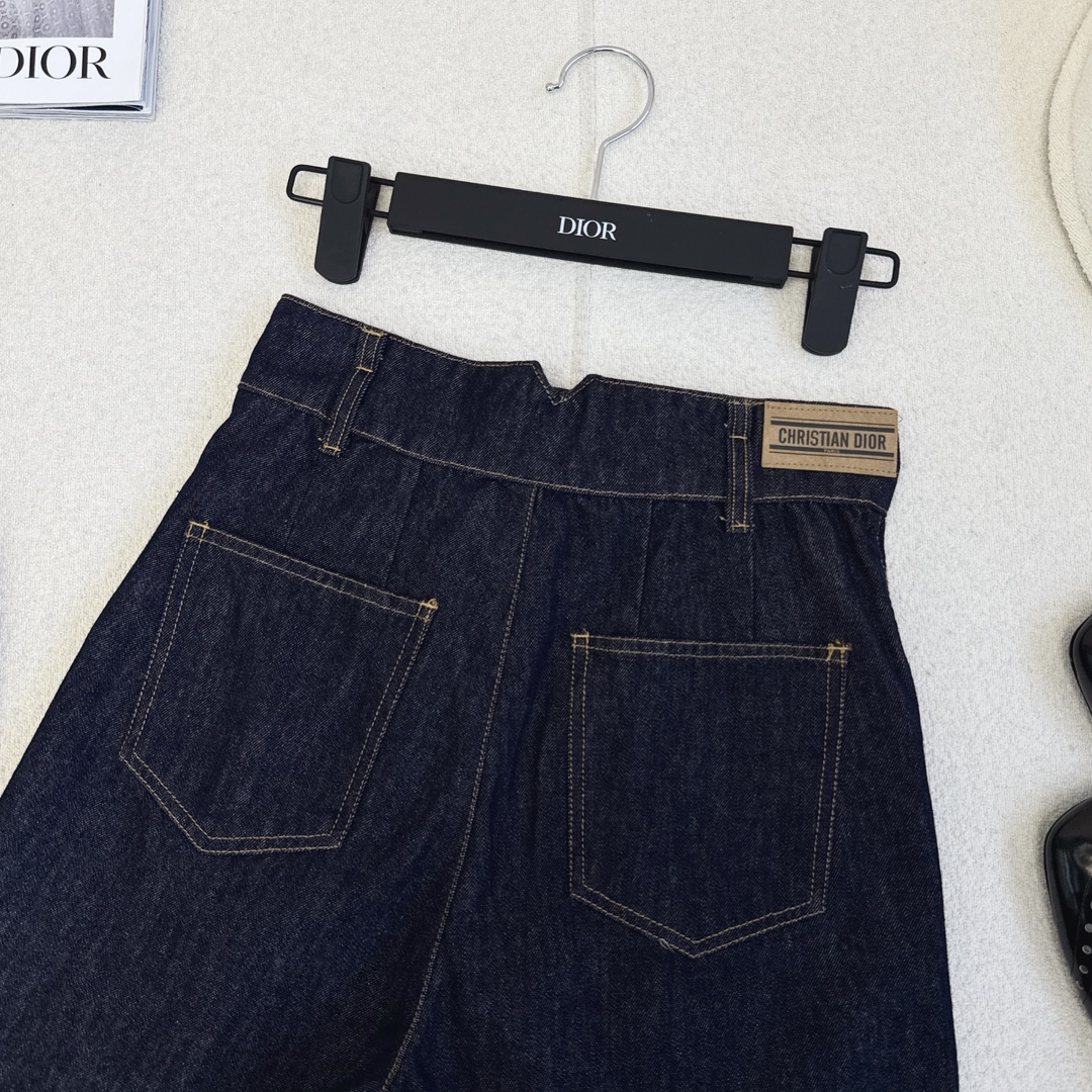 特价🉐️❗️SM❗️不退不换❗️时髦单品 CD 🌾———春夏最新款牛仔一系列单品 💙 小短款马甲+短裤+