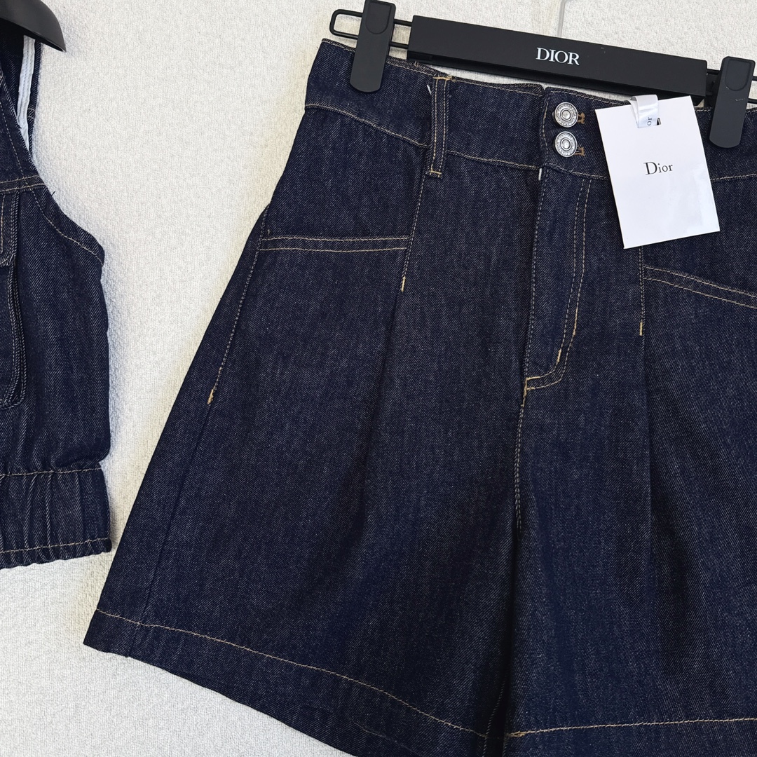 特价🉐️❗️SM❗️不退不换❗️时髦单品 CD 🌾———春夏最新款牛仔一系列单品 💙 小短款马甲+短裤+