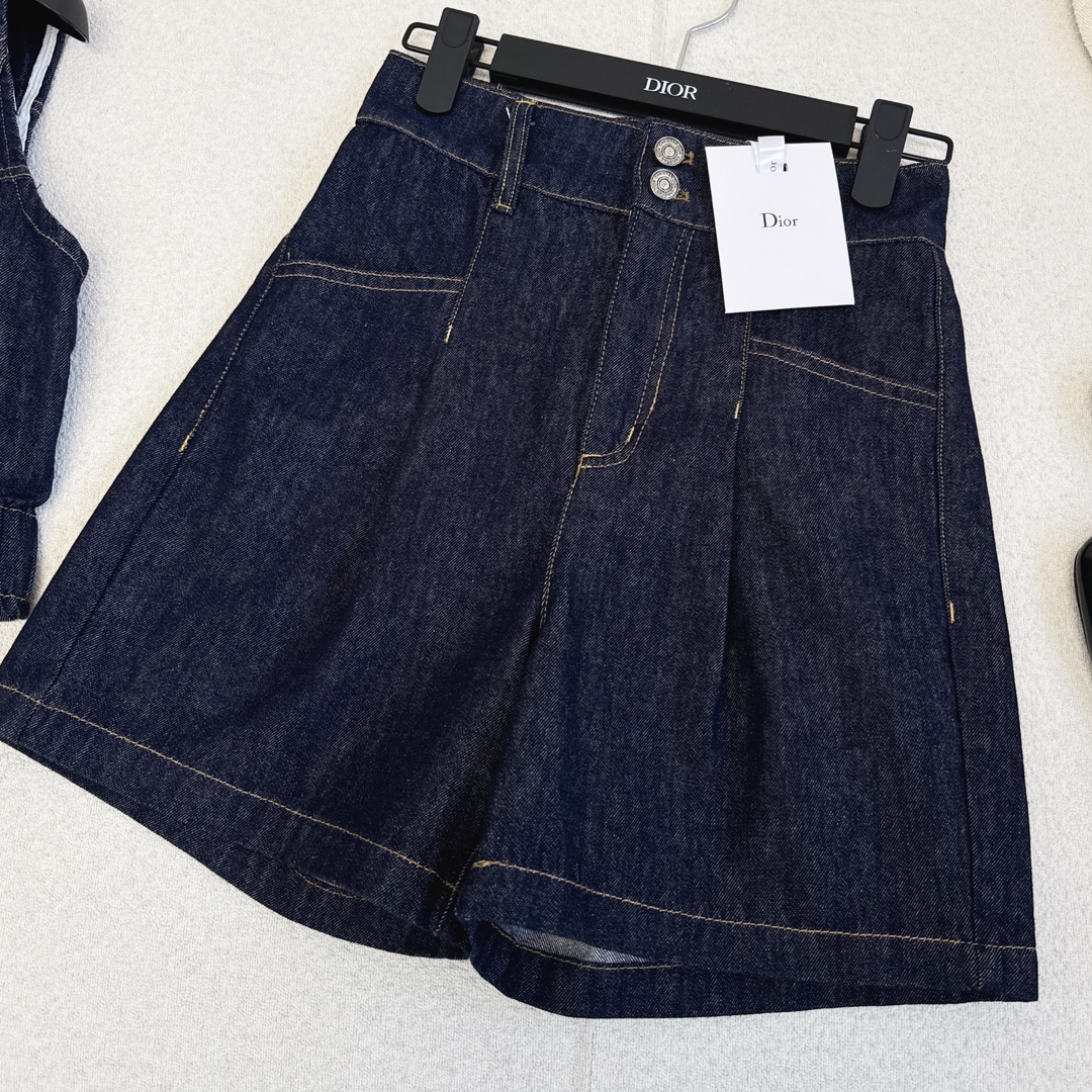 特价🉐️❗️SM❗️不退不换❗️时髦单品 CD 🌾———春夏最新款牛仔一系列单品 💙 小短款马甲+短裤+