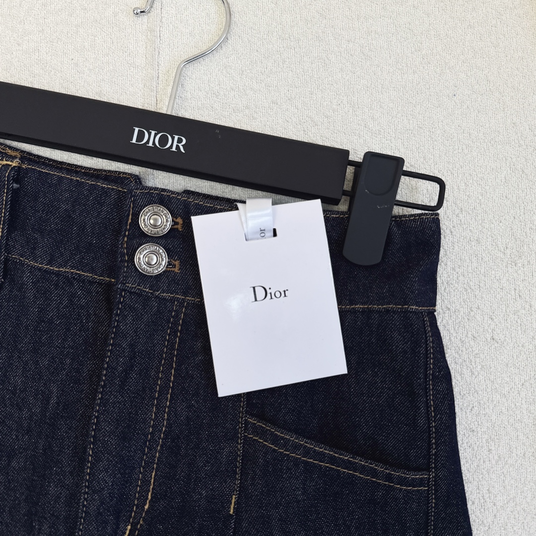 特价🉐️❗️SM❗️不退不换❗️时髦单品 CD 🌾———春夏最新款牛仔一系列单品 💙 小短款马甲+短裤+