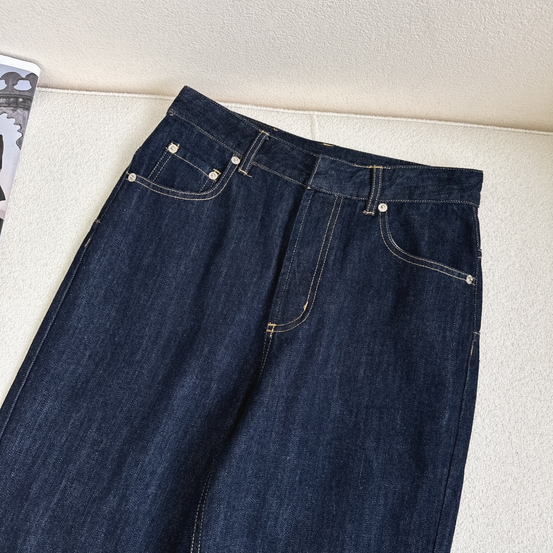 特价🉐️ ❗️现货齐码❗️不退不换❗️爆单推荐 CD ————早秋最新款收脚牛仔长裤🩵原版定制复古原色蓝