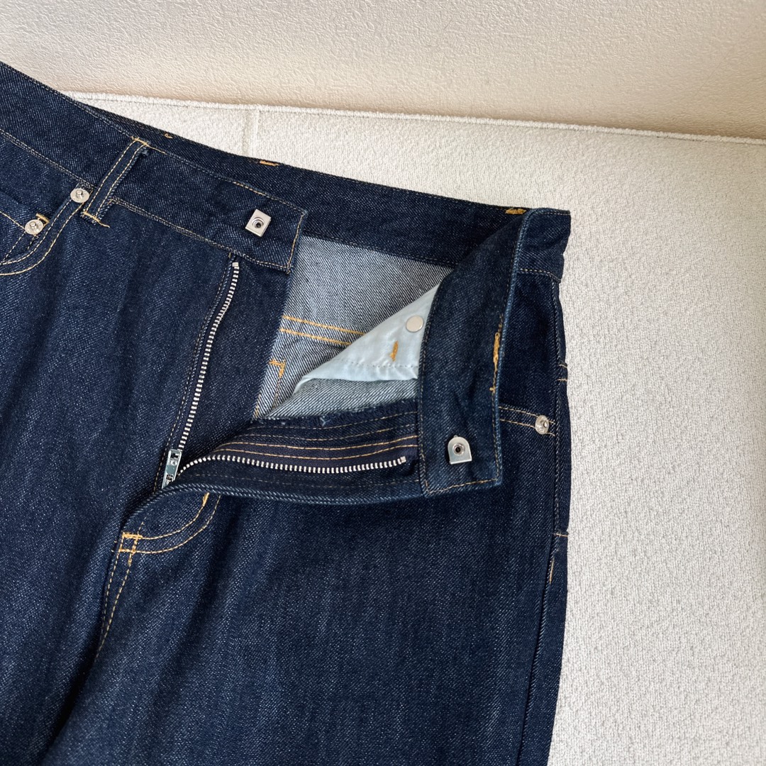 特价🉐️ ❗️现货齐码❗️不退不换❗️爆单推荐 CD ————早秋最新款收脚牛仔长裤🩵原版定制复古原色蓝
