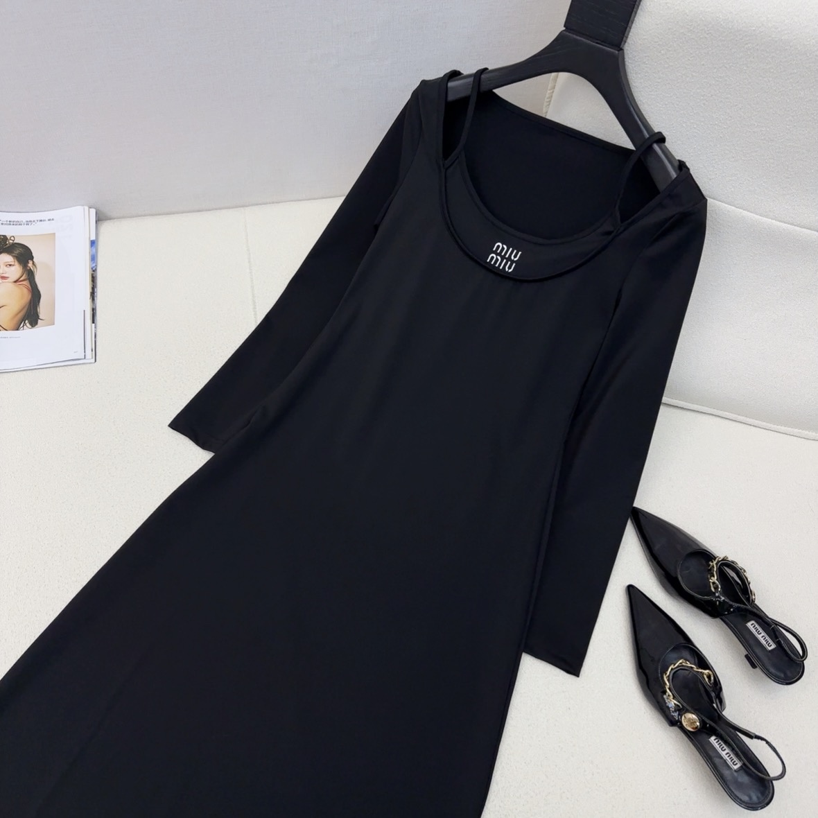 特价🉐️❗️现货齐码❗️不退不换❗️独家款 Miu 🌾————早秋最新款假两件做法长款连衣裙🖤logo字