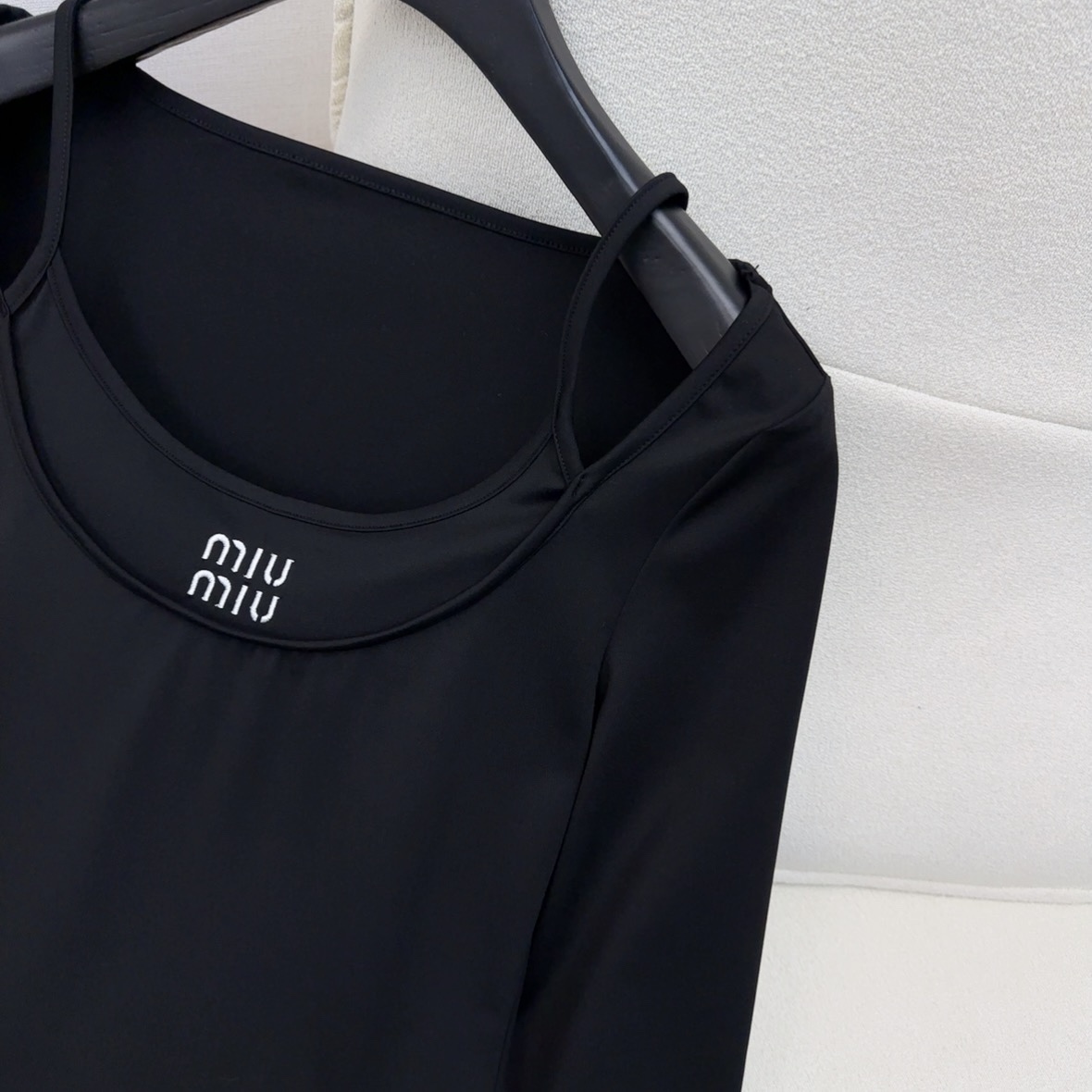 特价🉐️❗️现货齐码❗️不退不换❗️独家款 Miu 🌾————早秋最新款假两件做法长款连衣裙🖤logo字