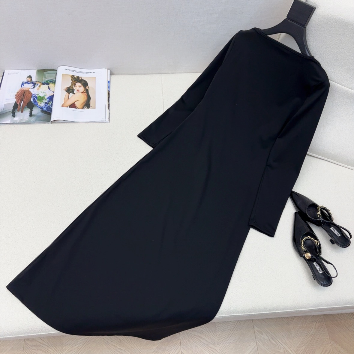 特价🉐️❗️现货齐码❗️不退不换❗️独家款 Miu 🌾————早秋最新款假两件做法长款连衣裙🖤logo字