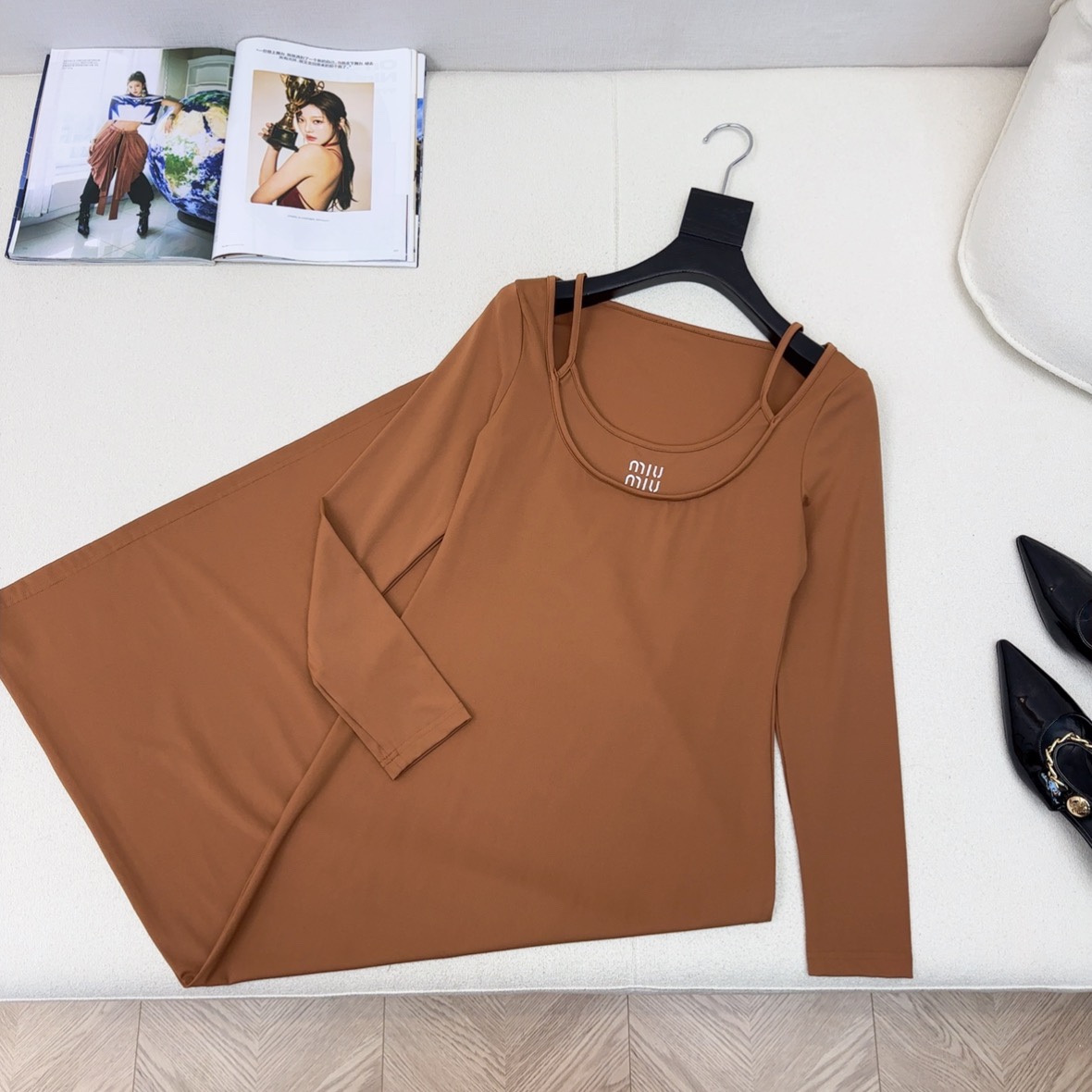 特价🉐️❗️现货齐码❗️不退不换❗️独家款 Miu 🌾————早秋最新款假两件做法长款连衣裙🖤logo字