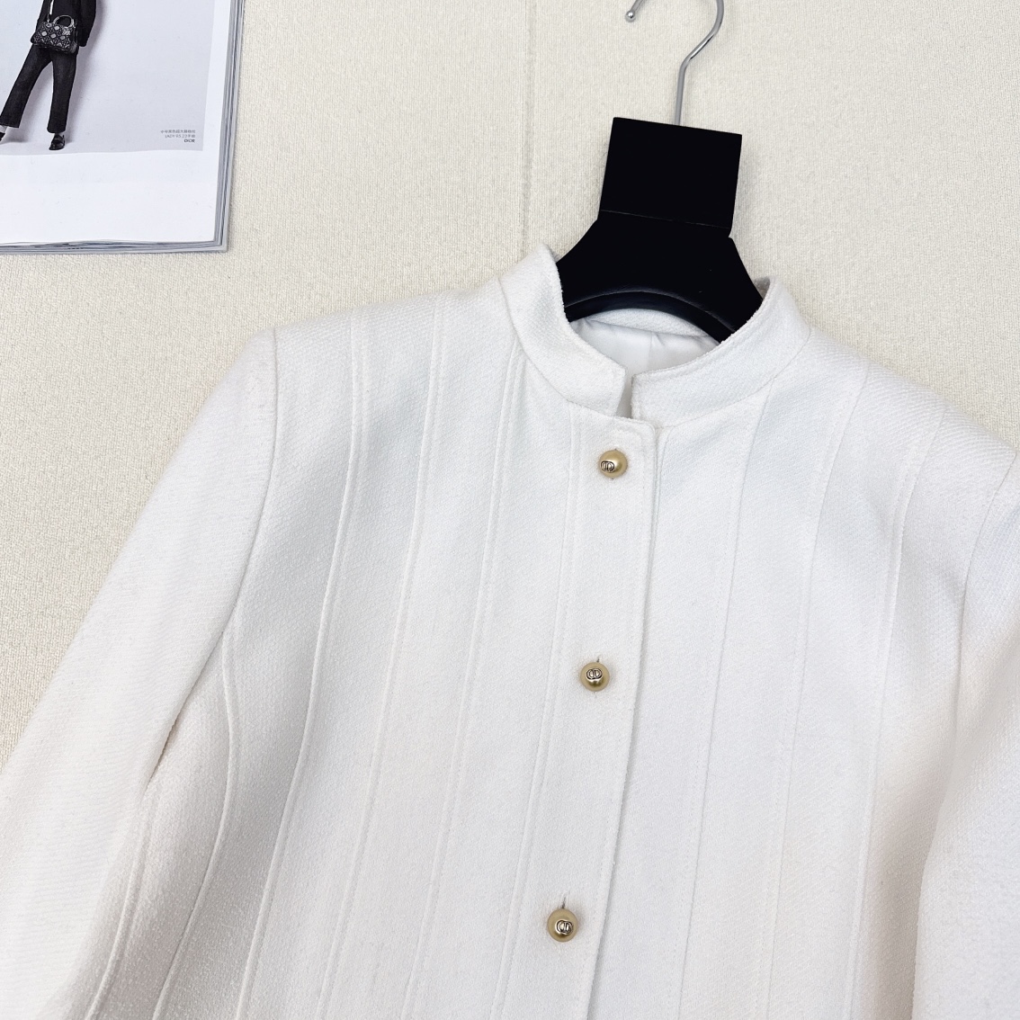 特价🉐️ ❗️现货齐码❗️不退不换❗️爆单款推荐 CD ————秋冬最新款荷叶边下摆纯色小外套 🖤简约大