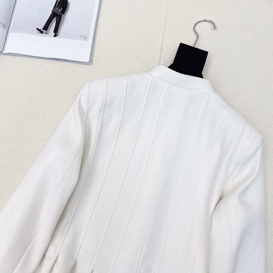 特价🉐️ ❗️现货齐码❗️不退不换❗️爆单款推荐 CD ————秋冬最新款荷叶边下摆纯色小外套 🖤简约大