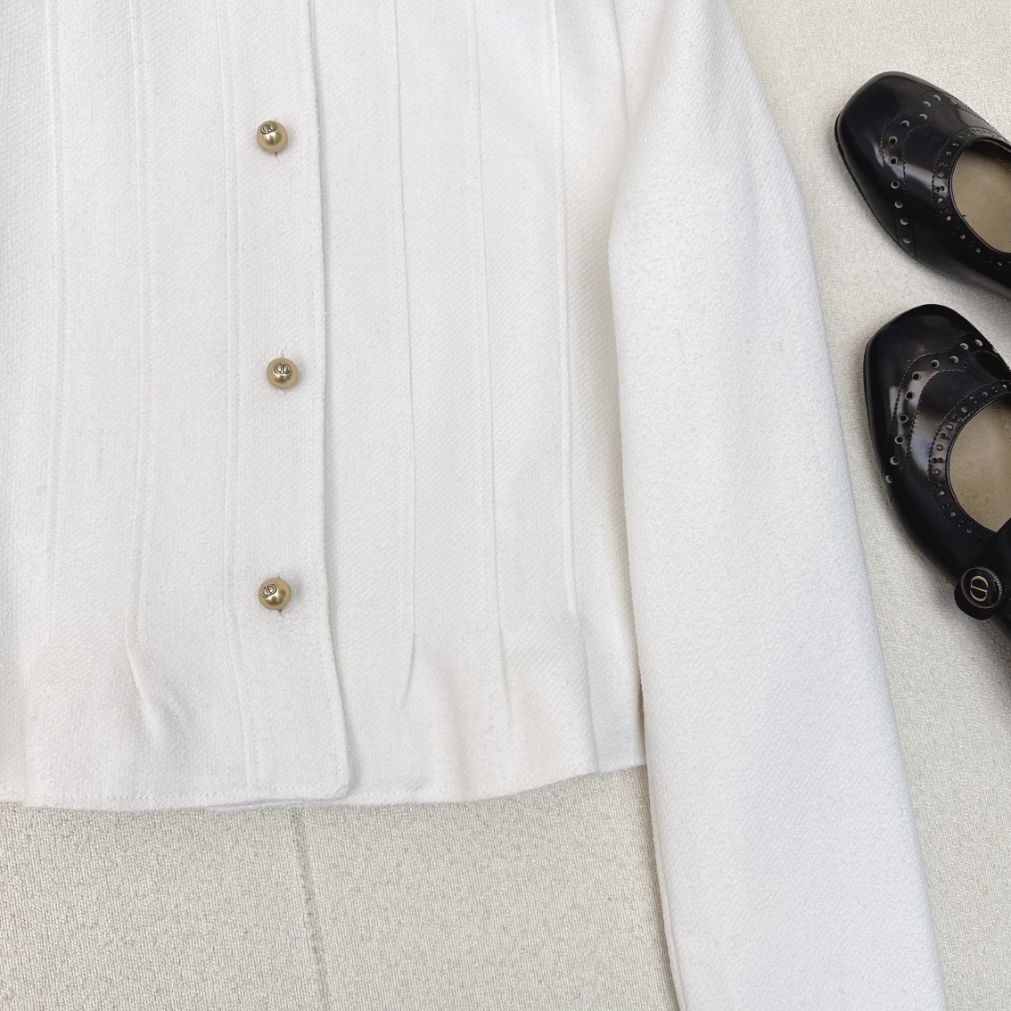 特价🉐️ ❗️现货齐码❗️不退不换❗️爆单款推荐 CD ————秋冬最新款荷叶边下摆纯色小外套 🖤简约大