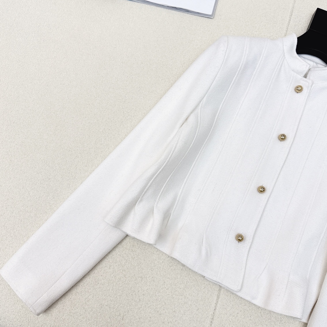 特价🉐️ ❗️现货齐码❗️不退不换❗️爆单款推荐 CD ————秋冬最新款荷叶边下摆纯色小外套 🖤简约大